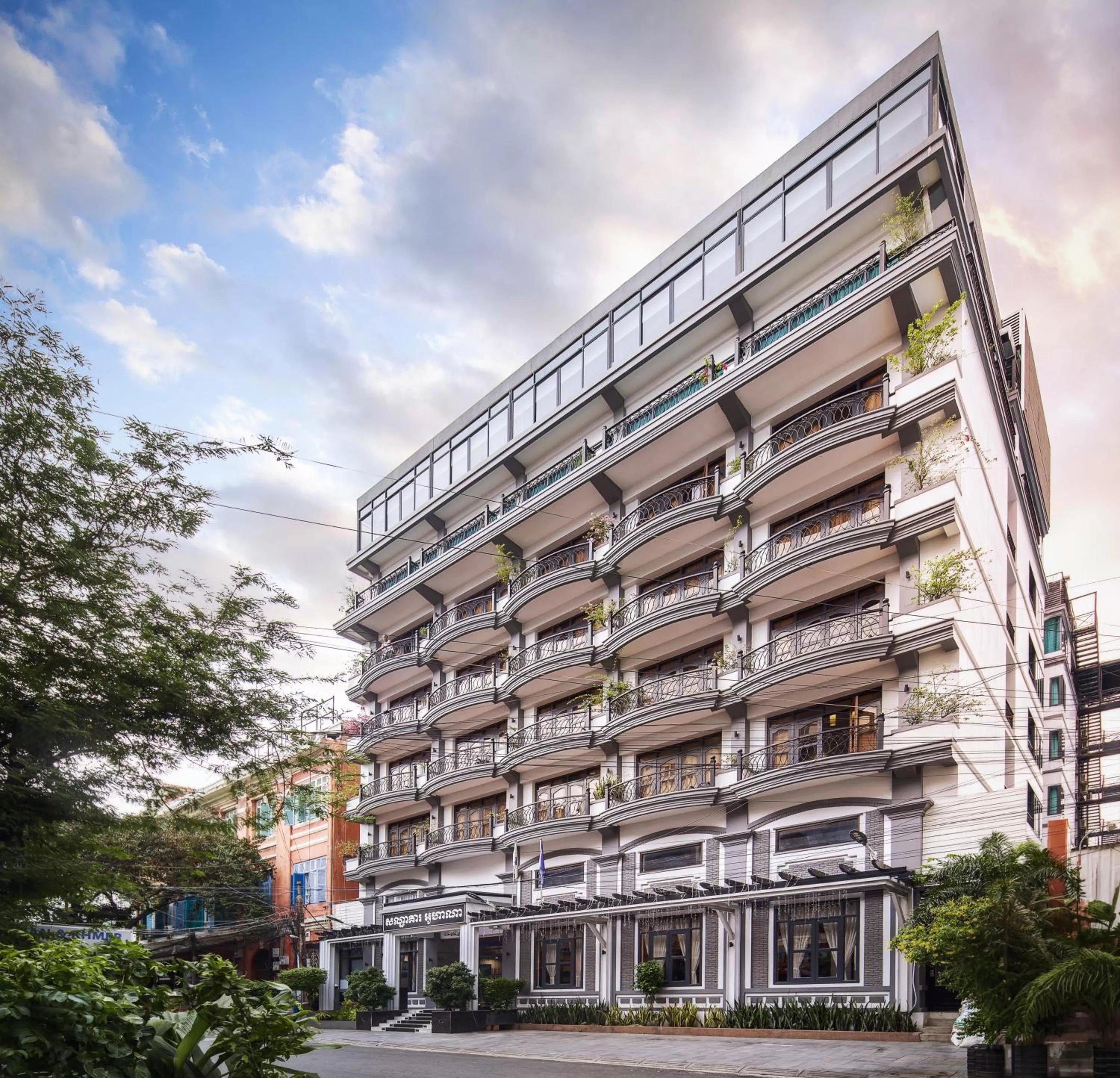 Property building in Ohana Phnom Penh Palace Hotel