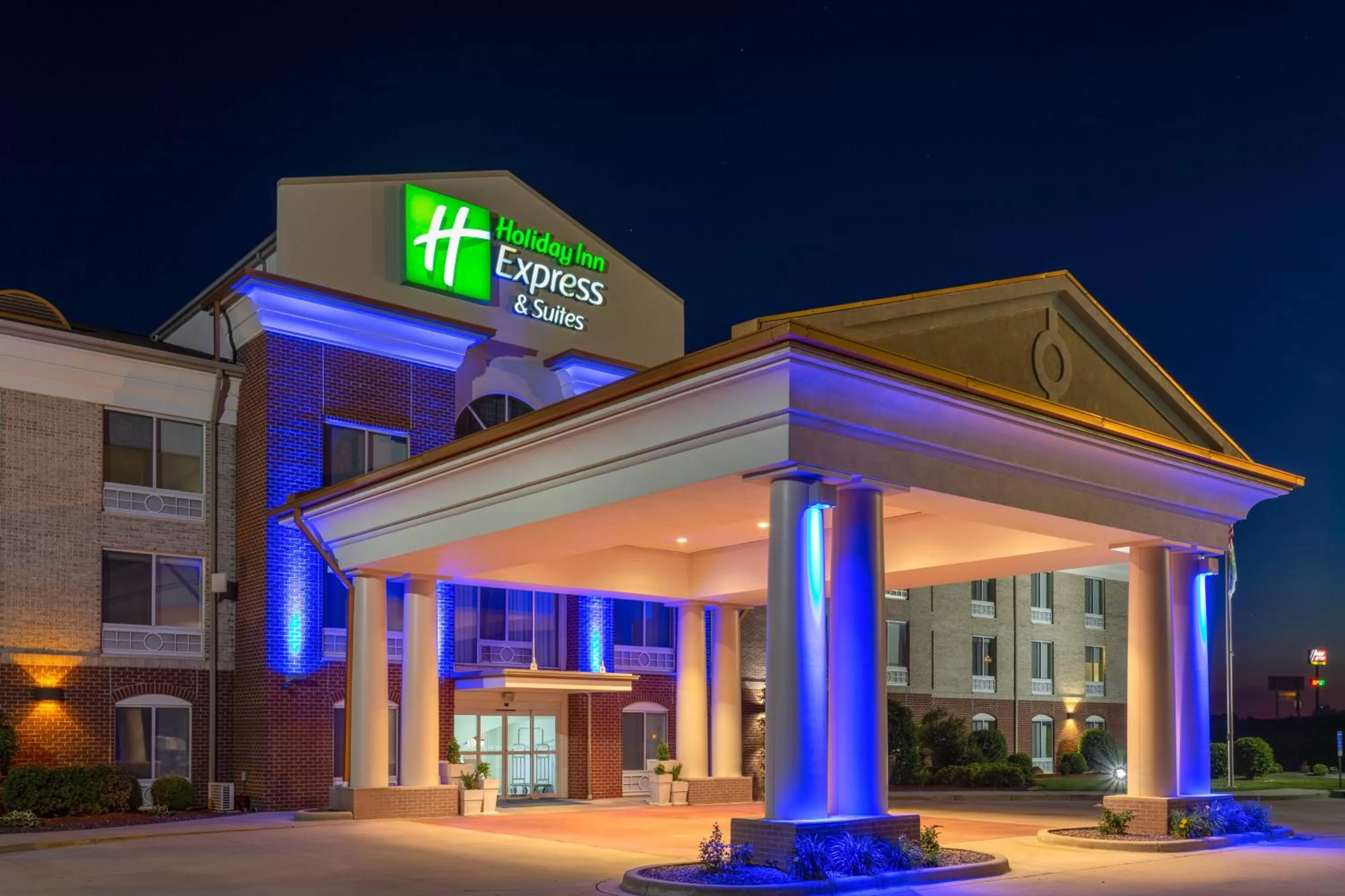 Property building in Holiday Inn Express & Suites Vandalia by IHG