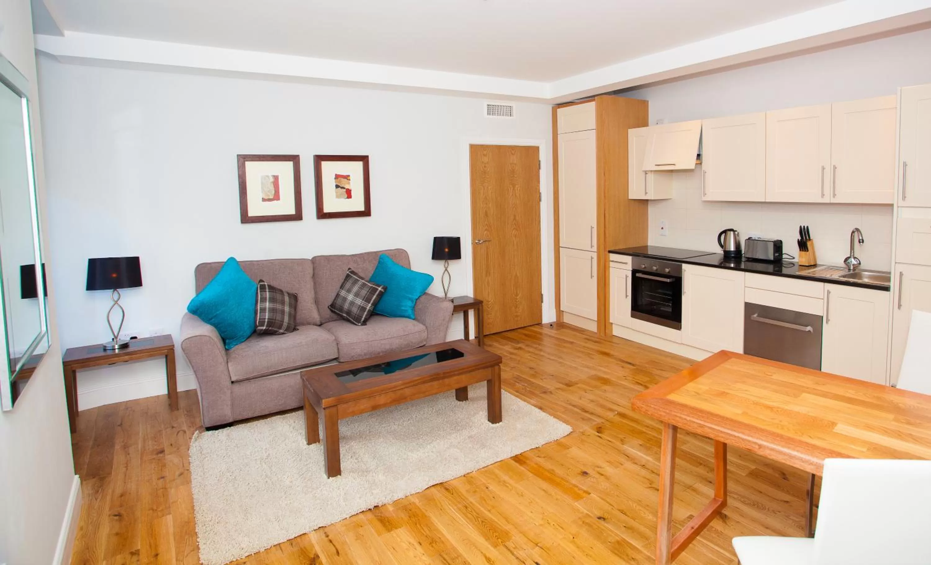 Kitchen or kitchenette in Royal Athenaeum Suites
