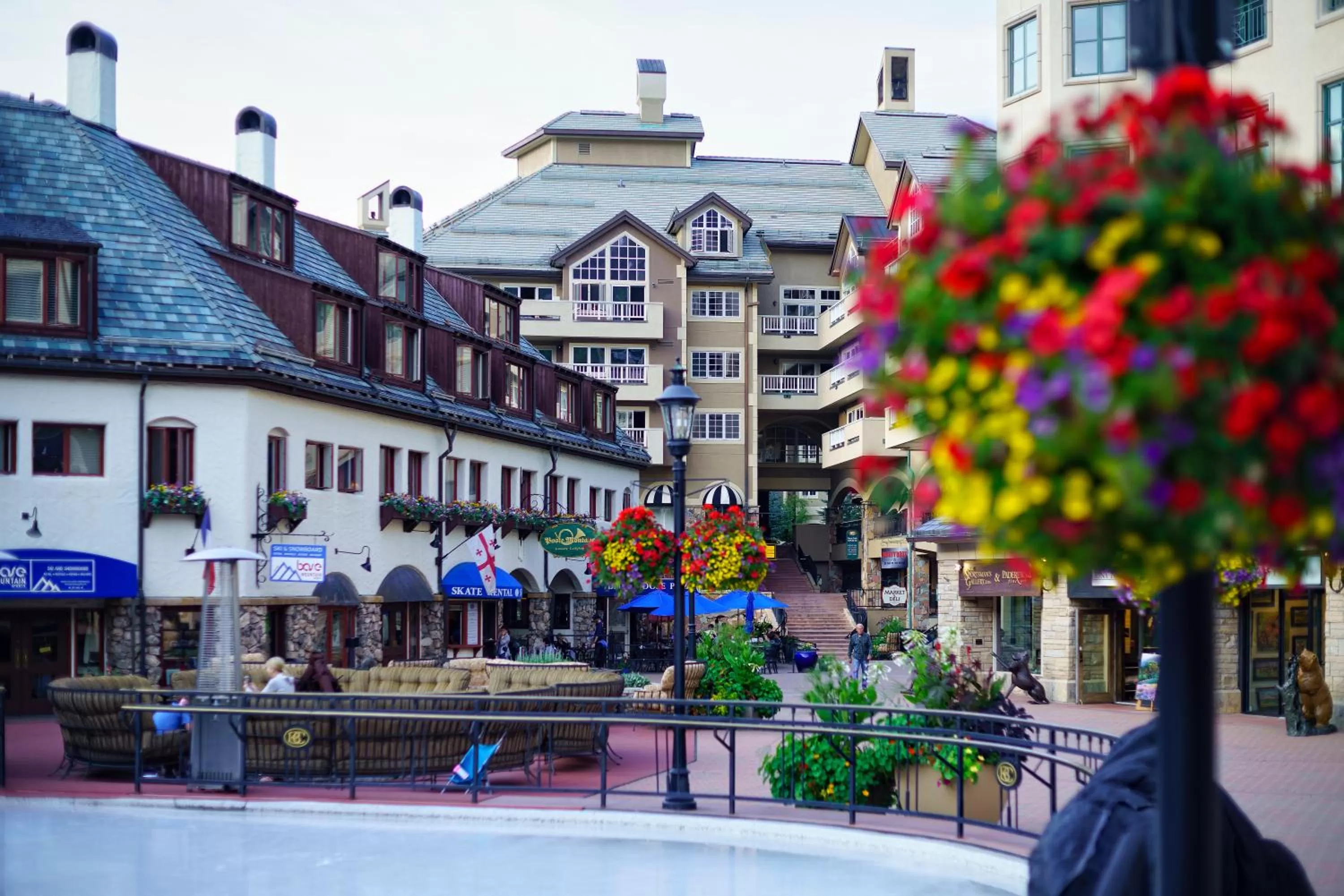 Neighbourhood in Poste Montane Lodge by East West