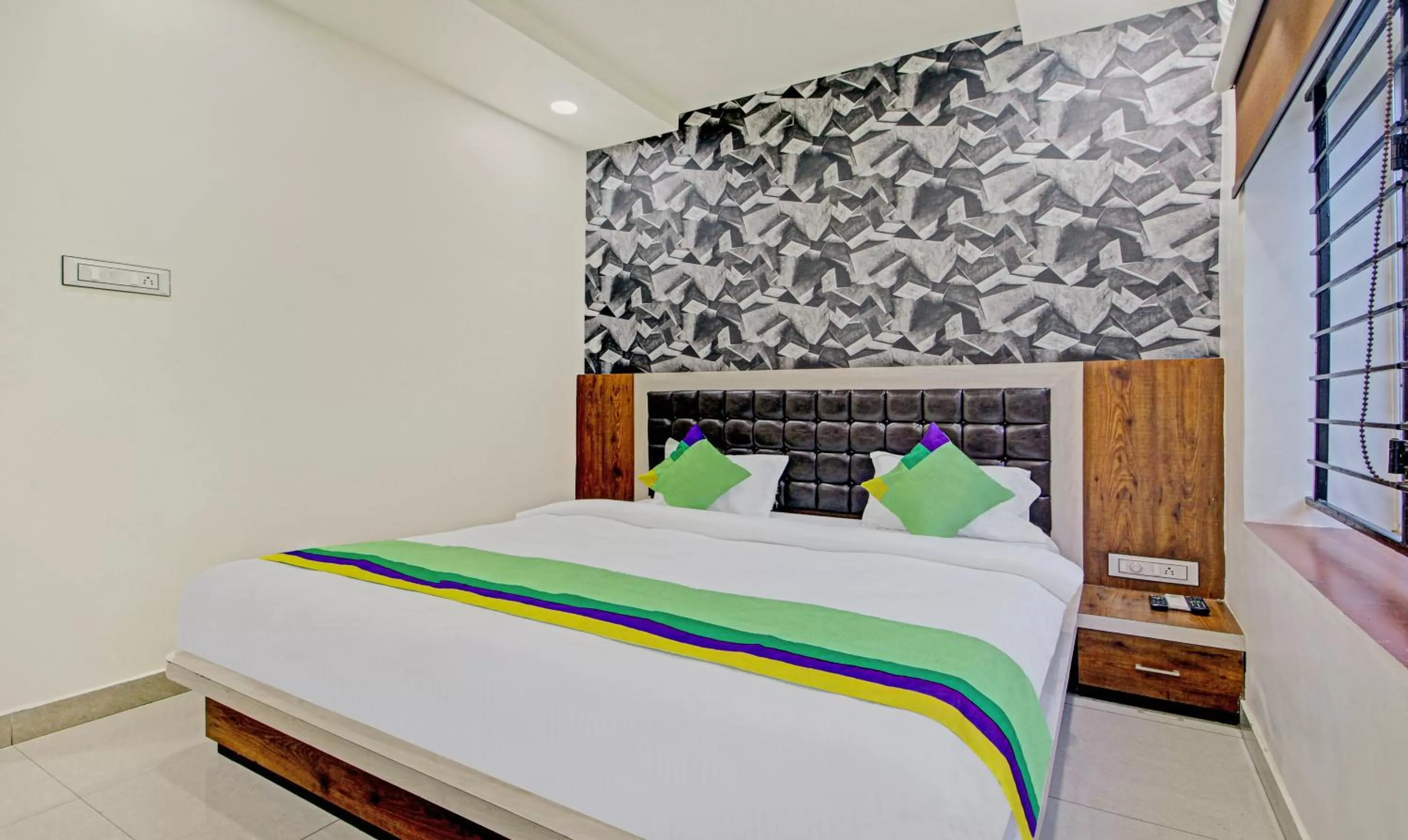 Bedroom, Bed in Treebo Golden Heights