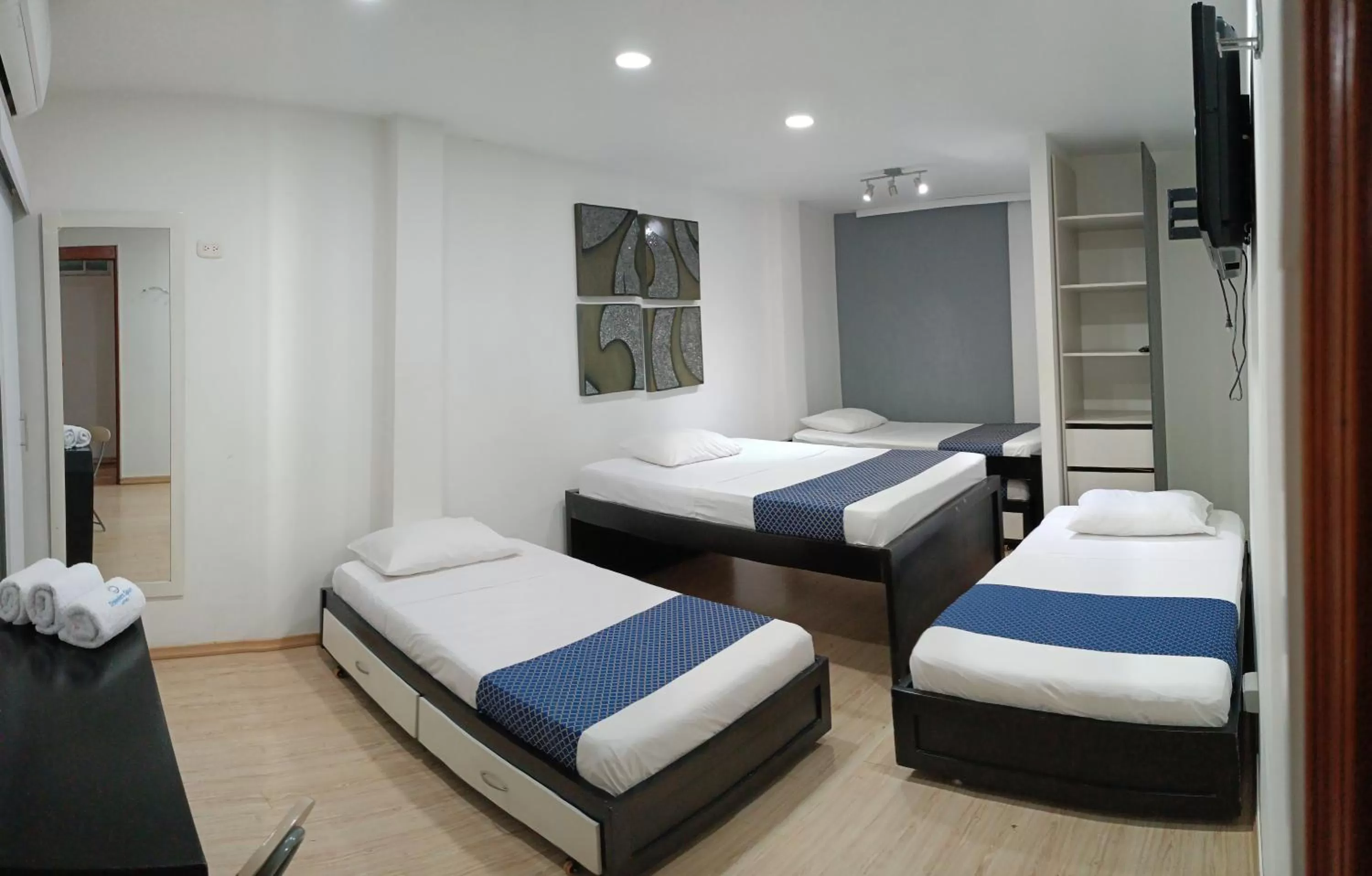 Toilet, Bed in Hotel Travelers Sport