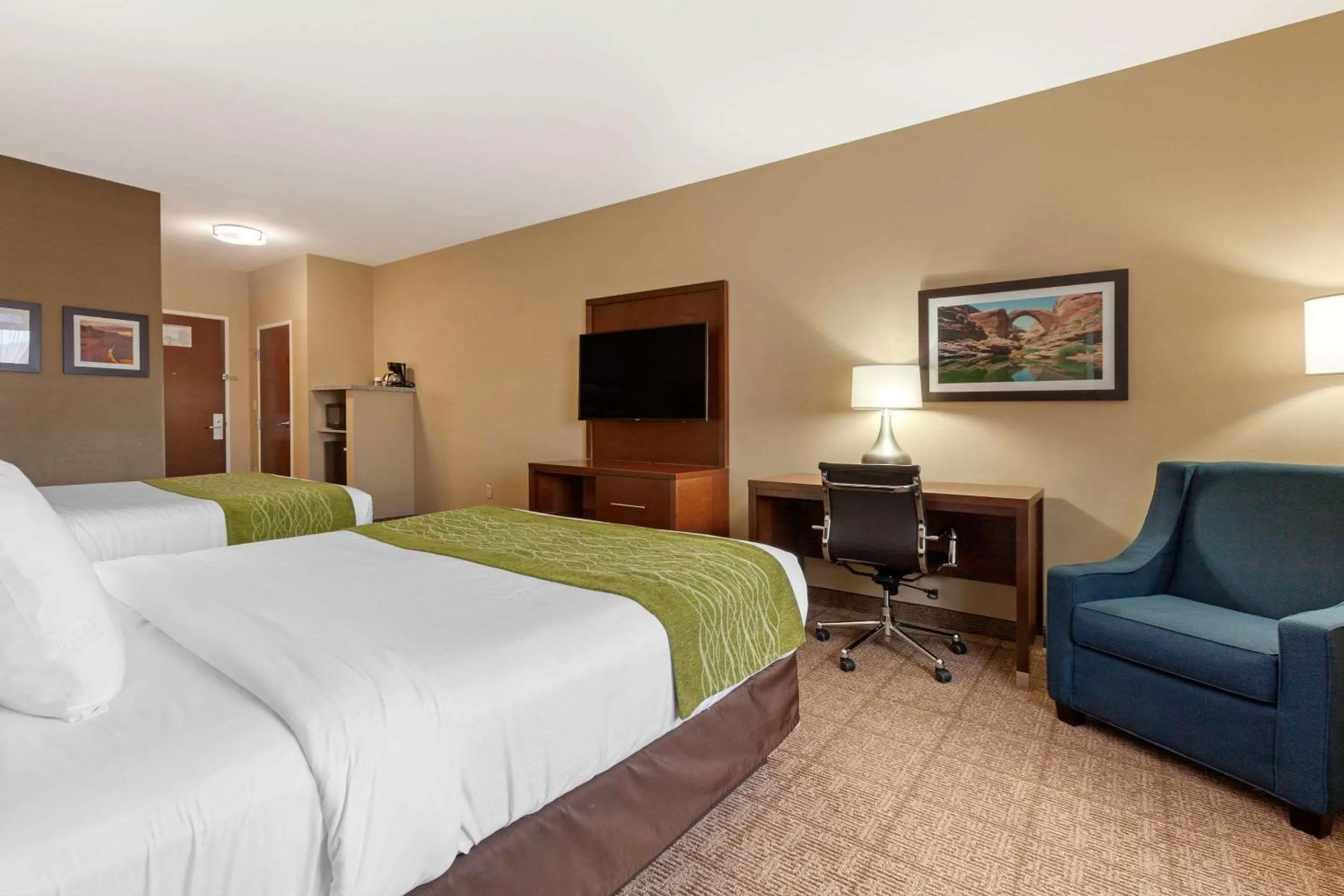 Photo of the whole room, Bed in Comfort Inn & Suites Page at Lake Powell