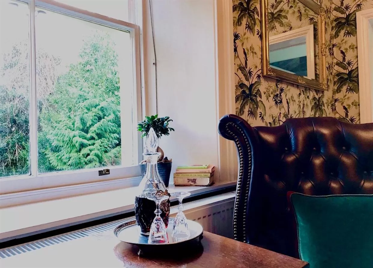 Seating Area in West Layton Manor