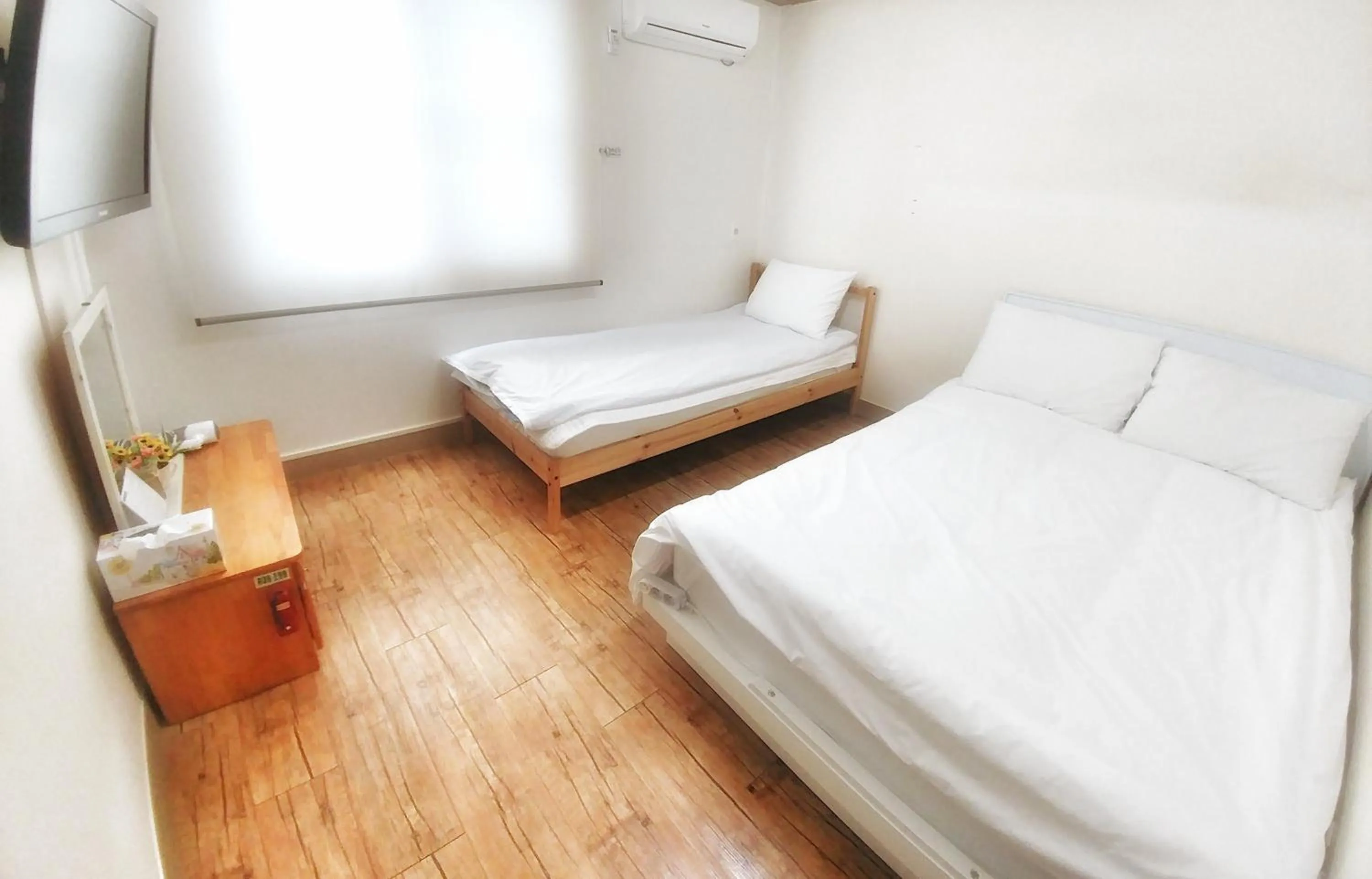 Bedroom, Bed in Jeju Masil Guesthouse