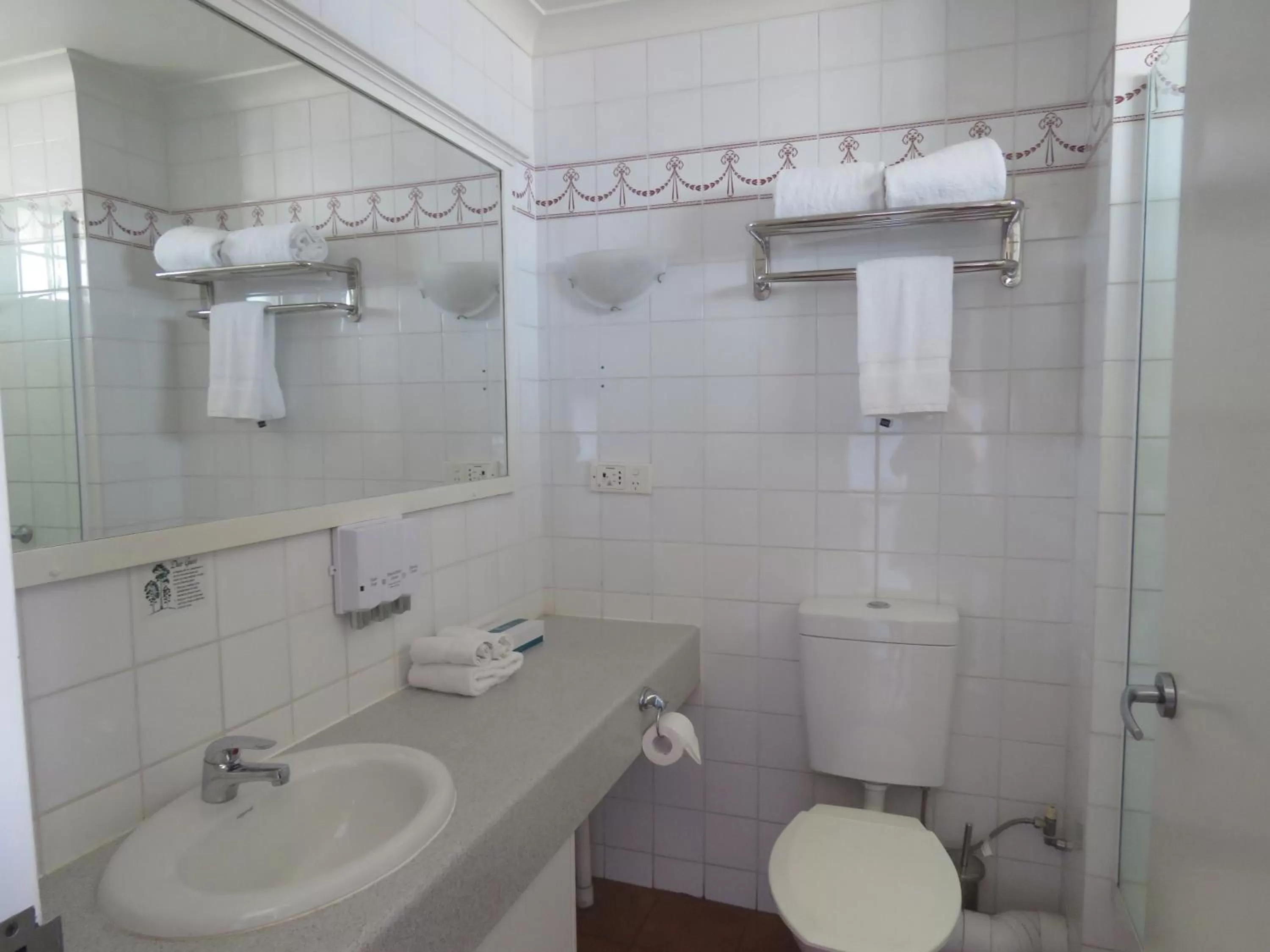 Bathroom in Burke & Wills Mt Isa