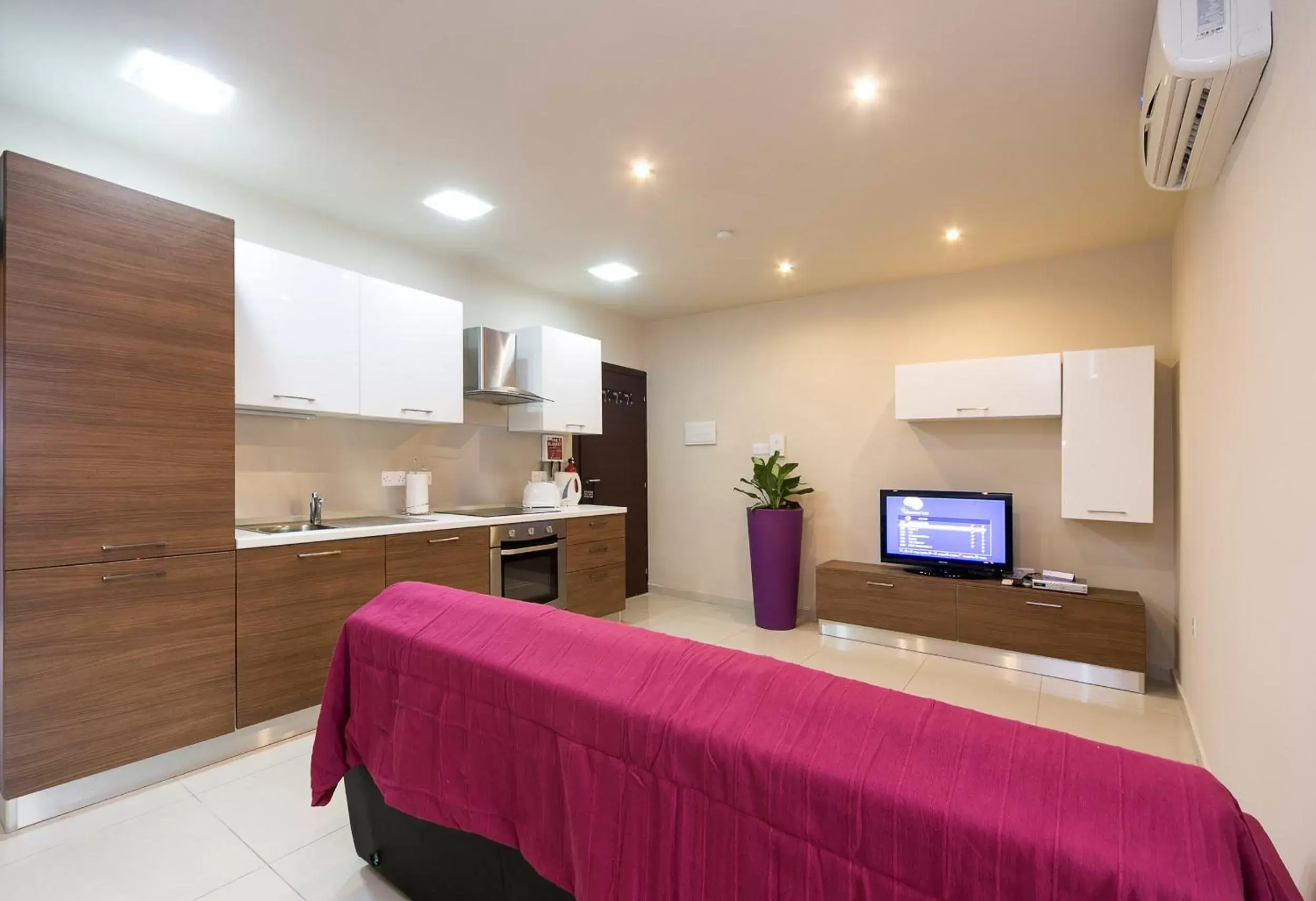 Plum One-Bedroom Apartment in InStyle Aparthotel Plum One-Bedroom Apartment in InStyle Aparthotel