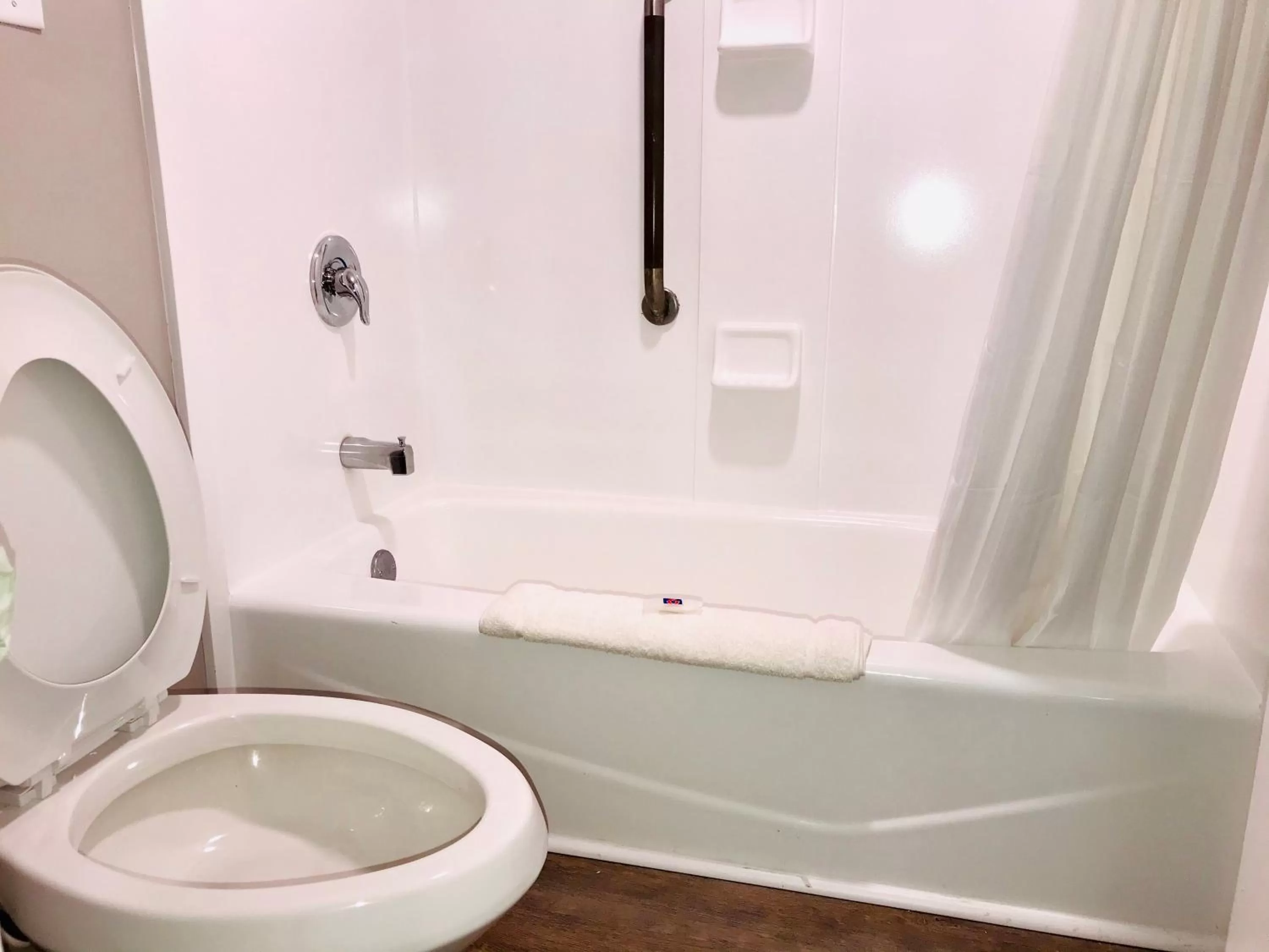 Bathroom in Studio 6 Dublin, Ga