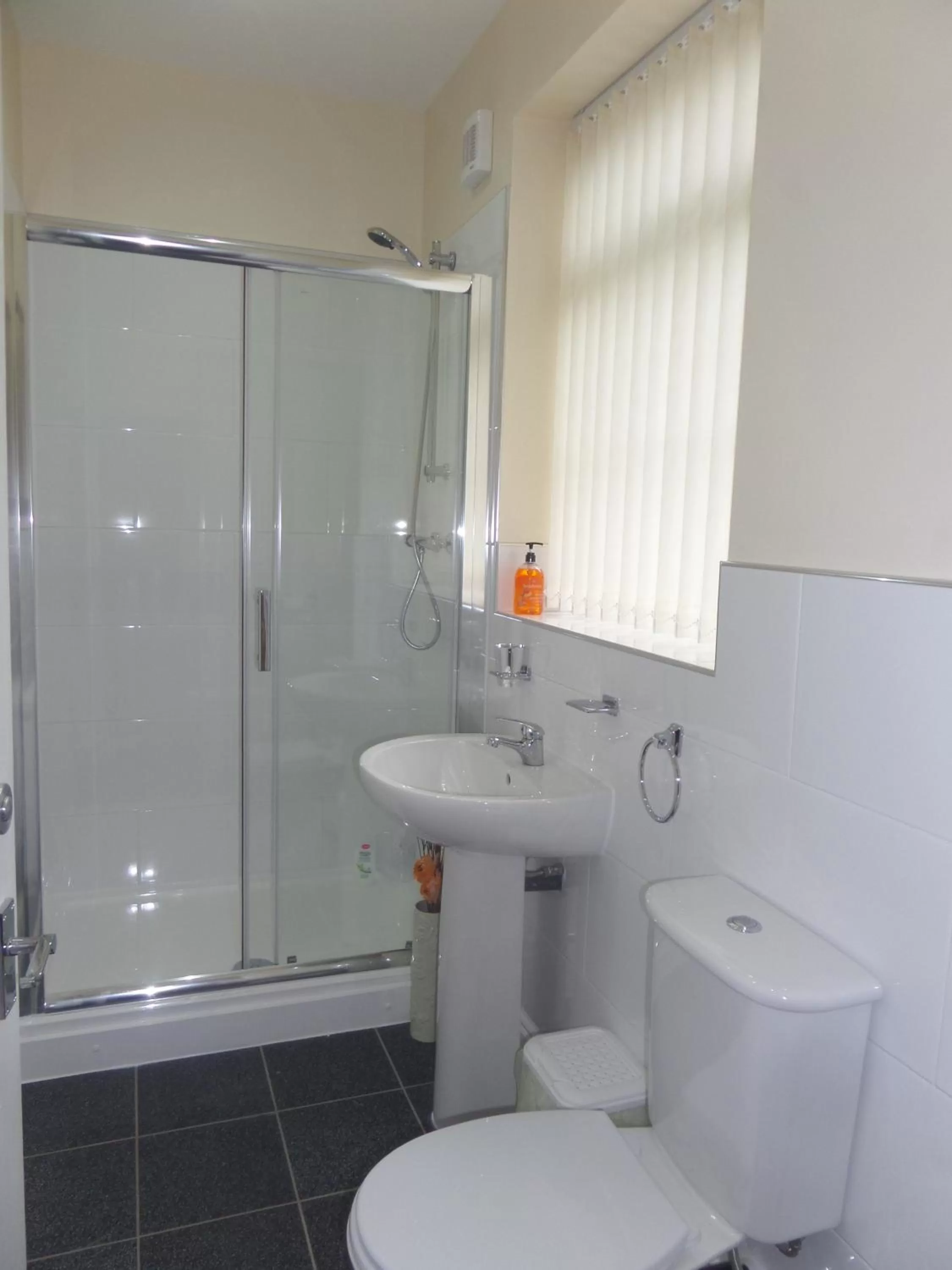 Bathroom in The Cabbage Hall Hotel