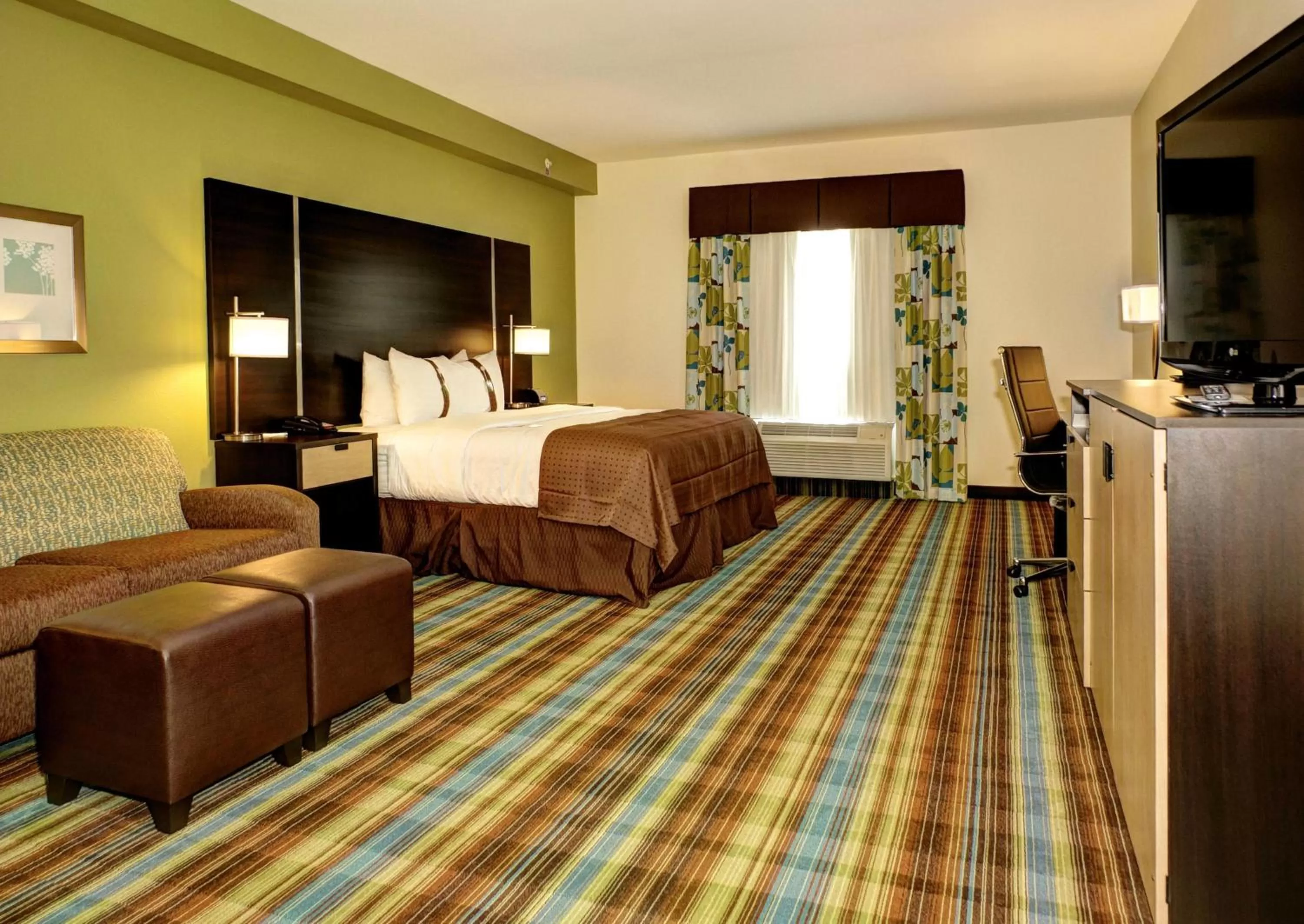 Photo of the whole room, Bed in Holiday Inn Christiansburg Blacksburg by IHG