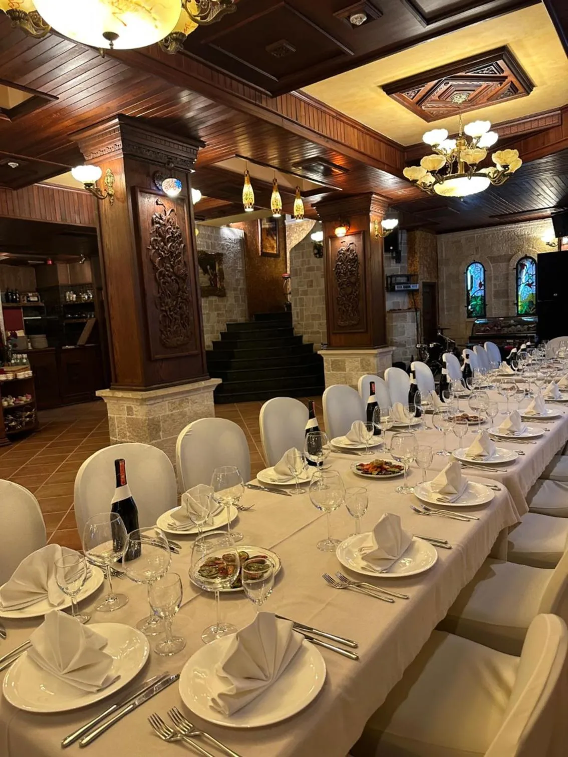 Restaurant/places to eat in Dinasty Hotel