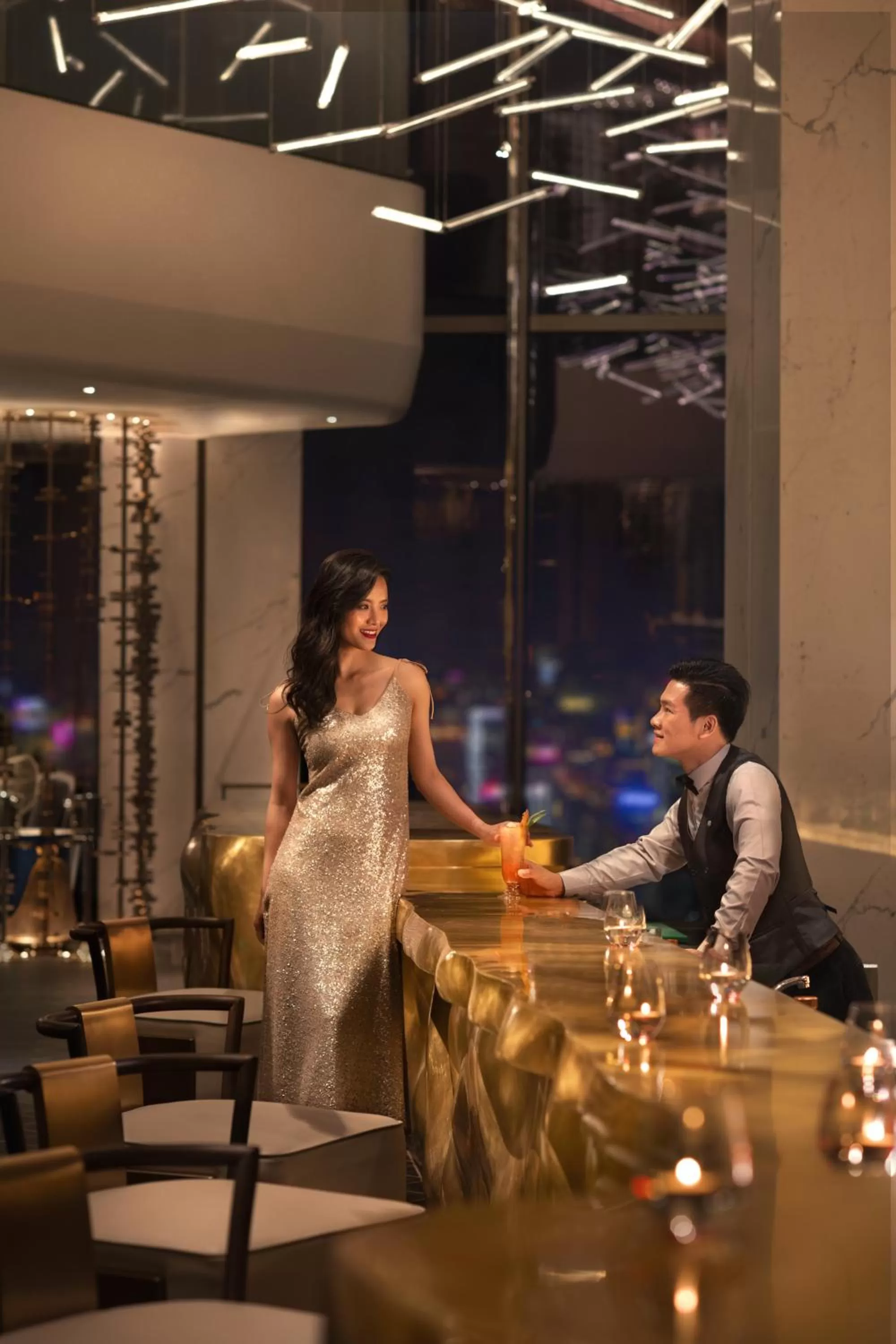 Lounge or bar in Raffles Shenzhen, Situated in the heart of One Shenzhen Bay, Book Now to Enjoy Free Minibar and Happy Hour Privileges at Long Bar on 71F