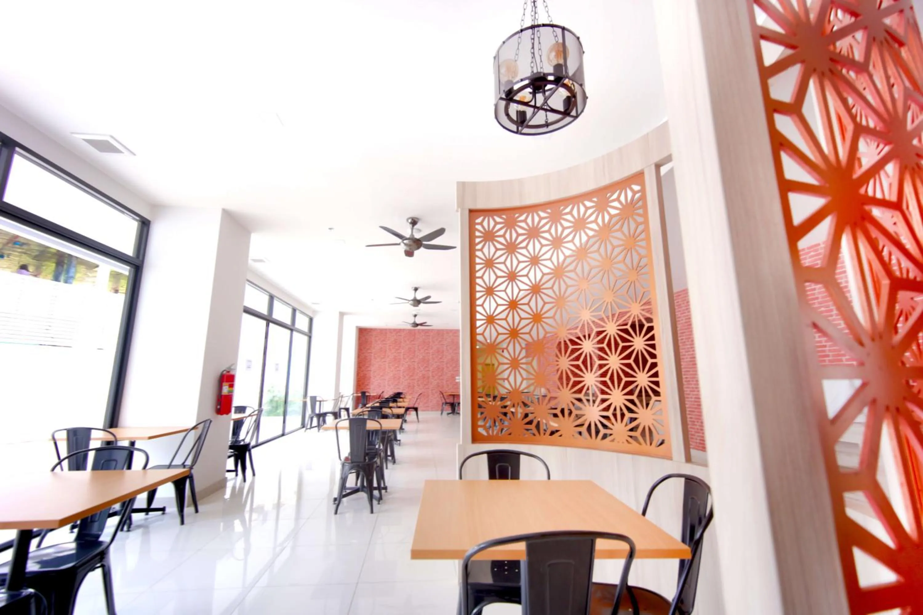 Restaurant/places to eat in Phoenix Hotel Karon Beach