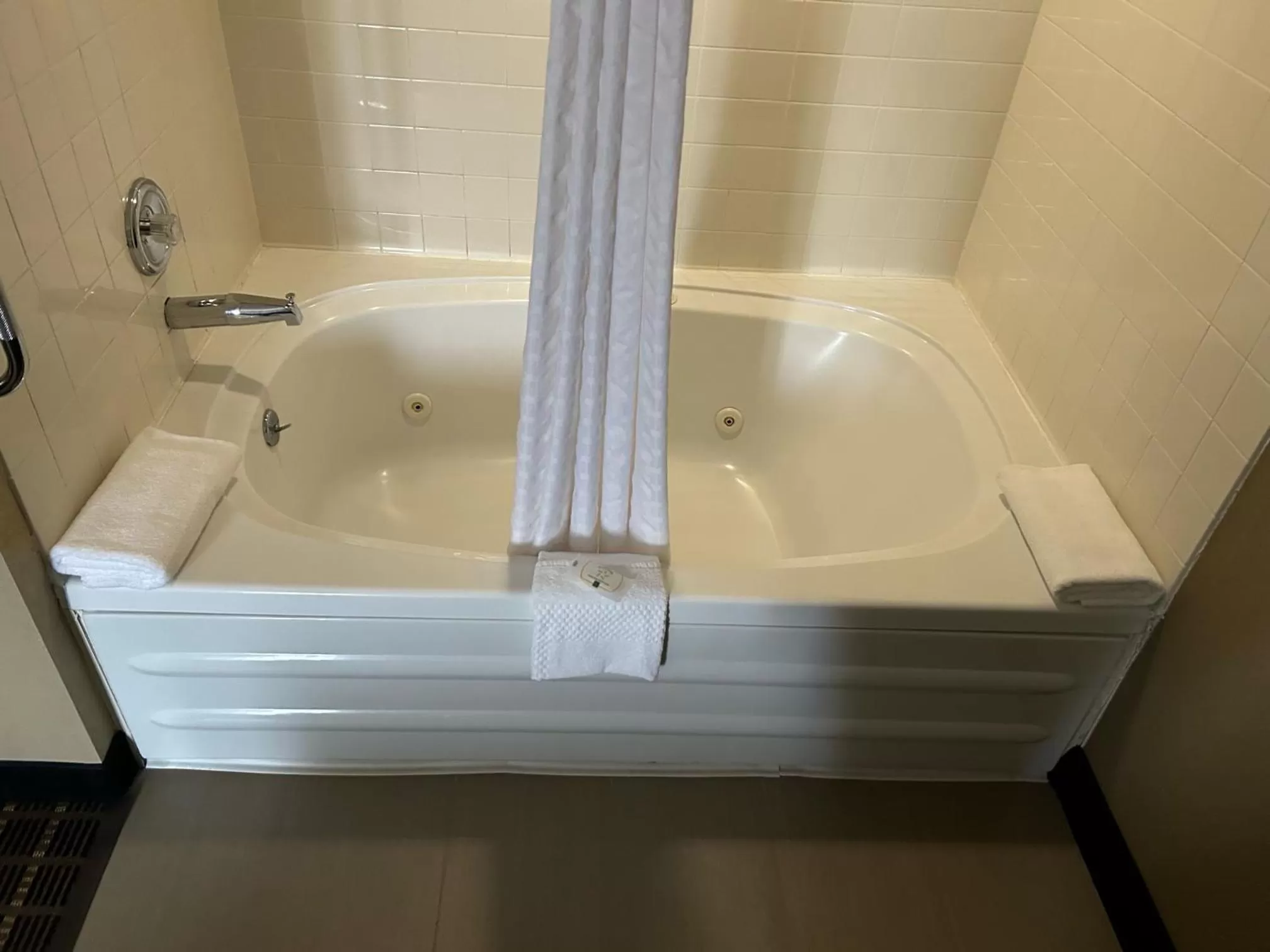 Hot Tub in Quality Inn & Suites