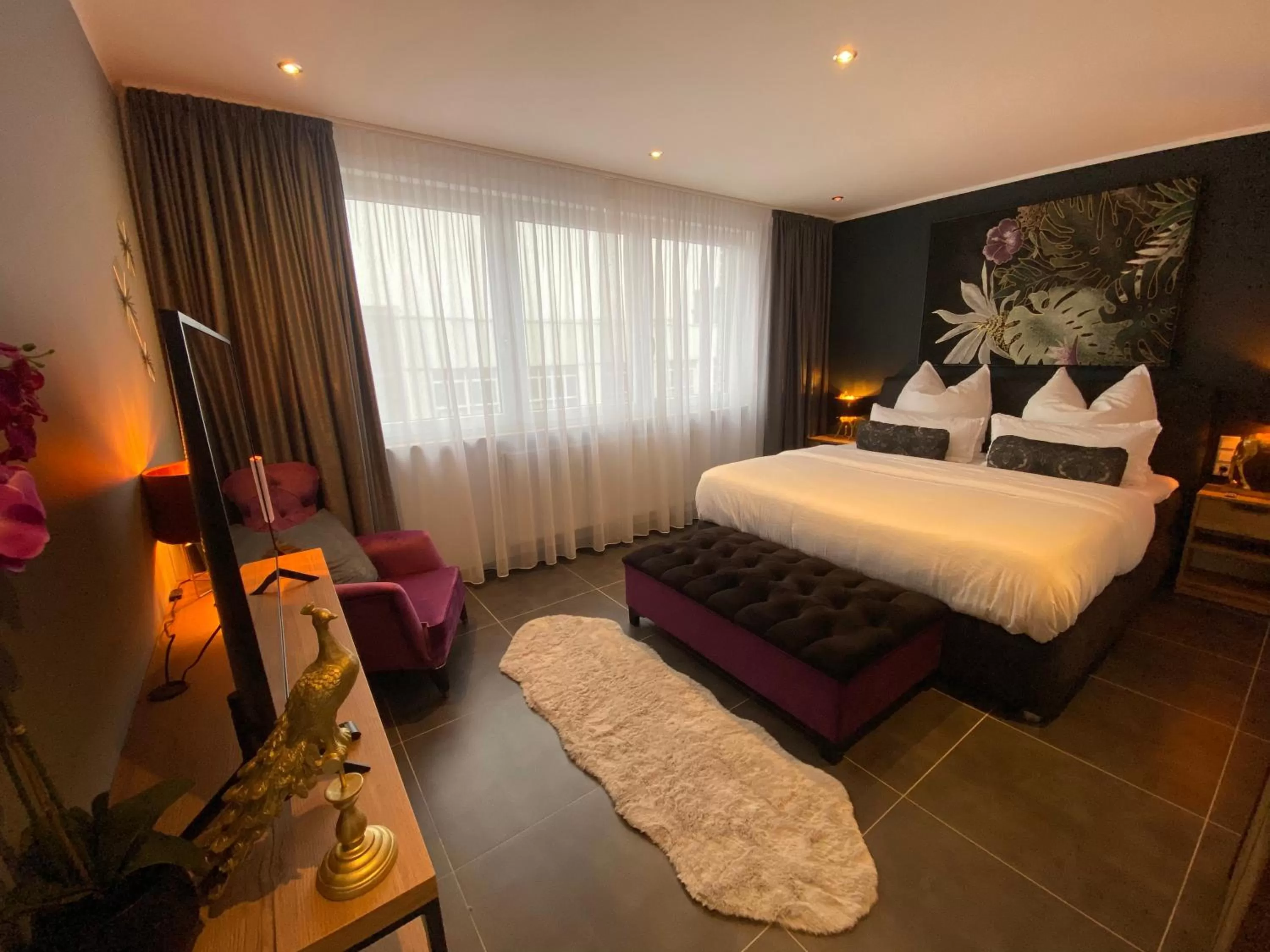 Bed in MARRAM Suitehotel