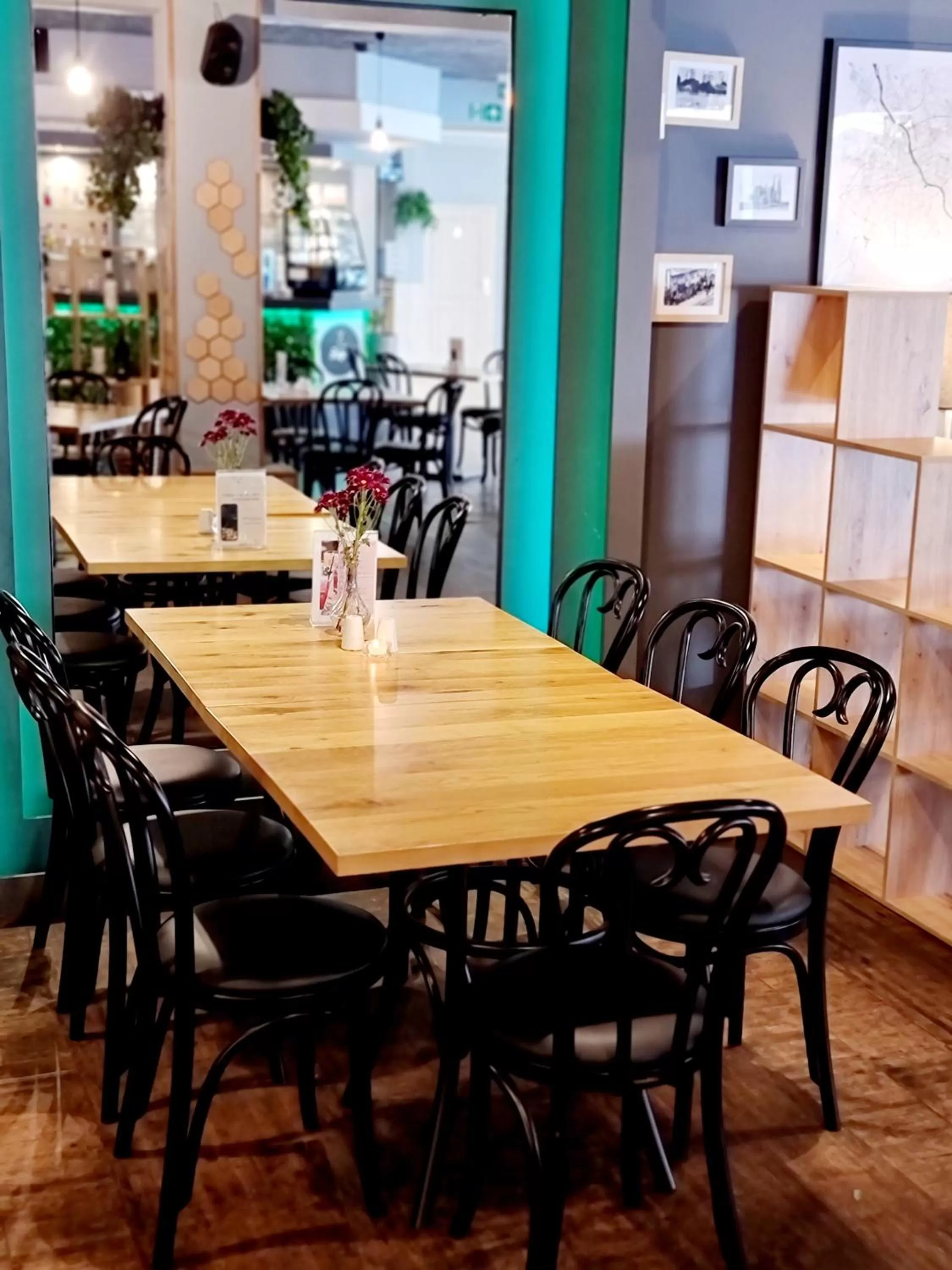 Restaurant/places to eat in Hit Hotel