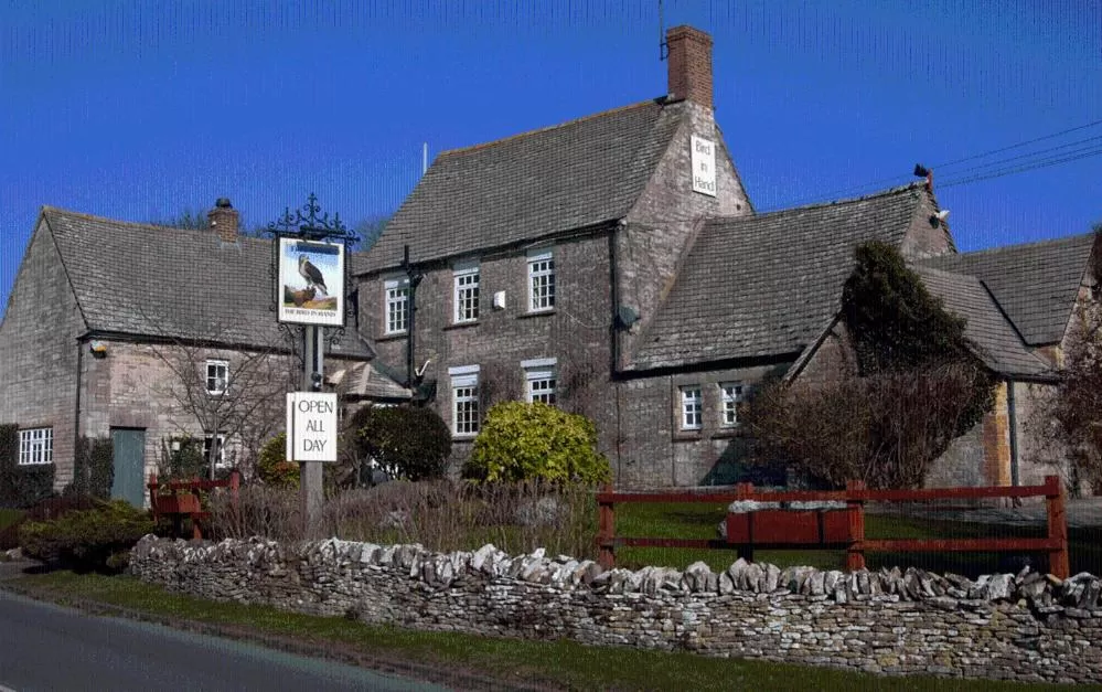 Facade/entrance in The Bird In Hand Inn, Witney