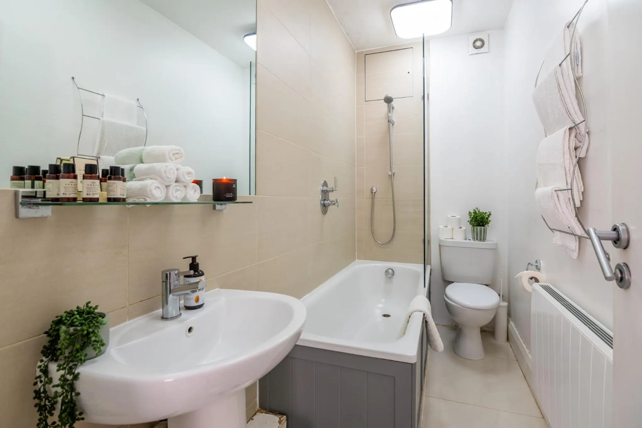 Shower, Bathroom in Bond Street Serviced Apartment