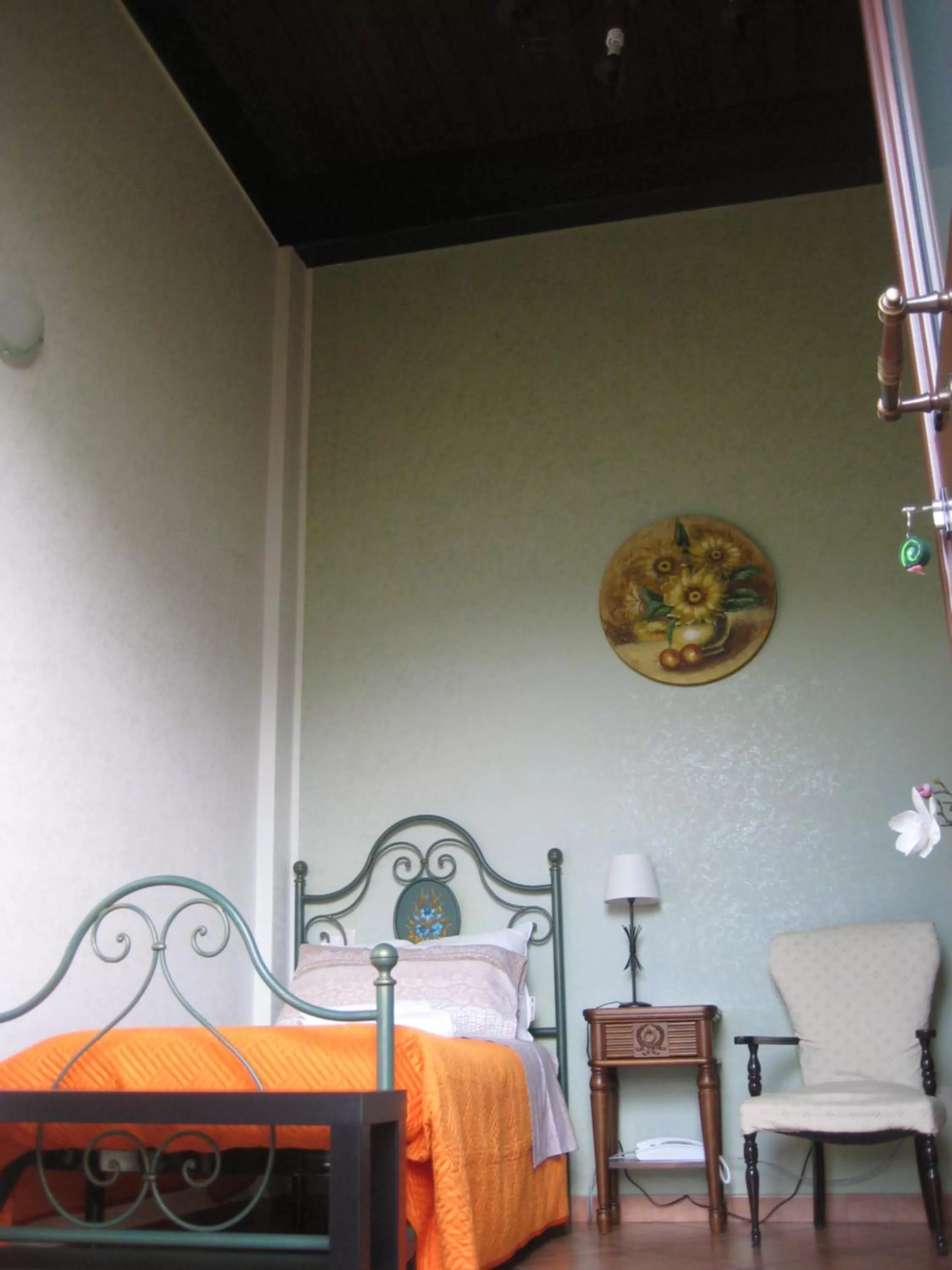 Photo of the whole room, Bed in Oasi del Lago