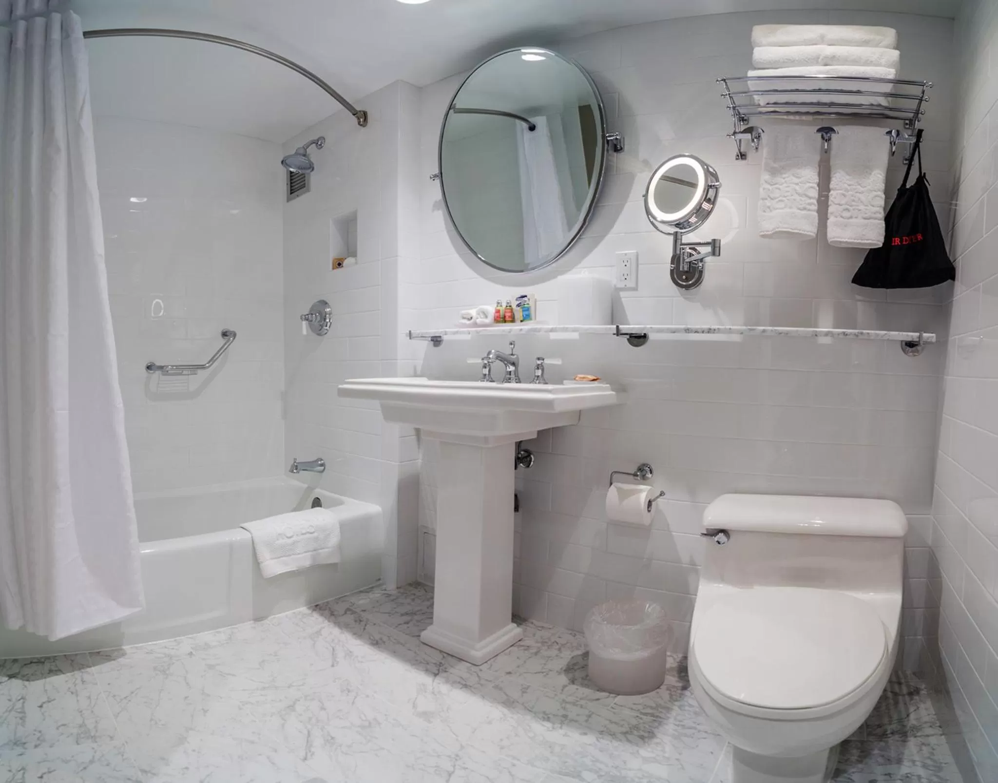 Shower in Garden City Hotel