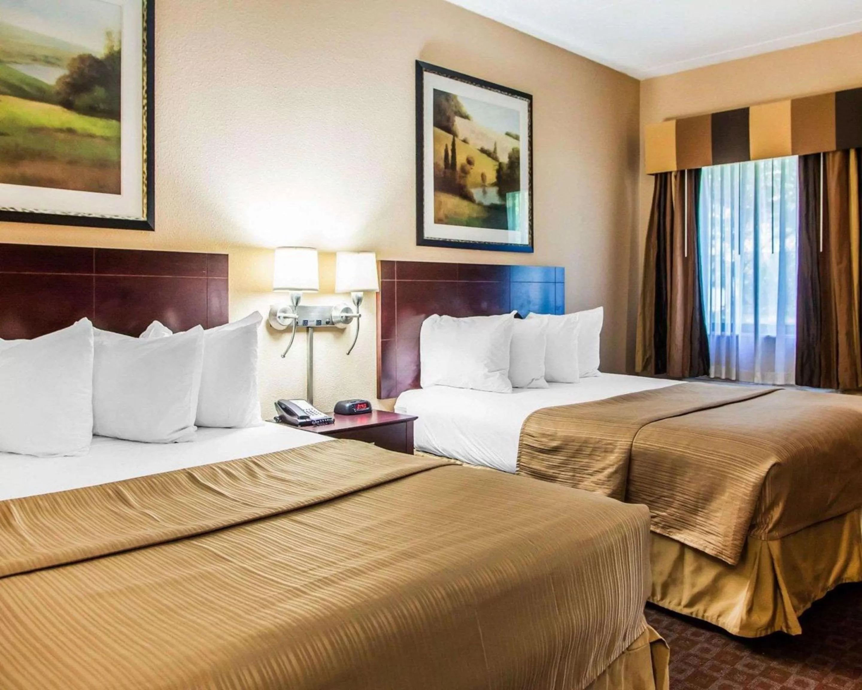 Bedroom, Bed in Quality Inn & Suites Peoria North