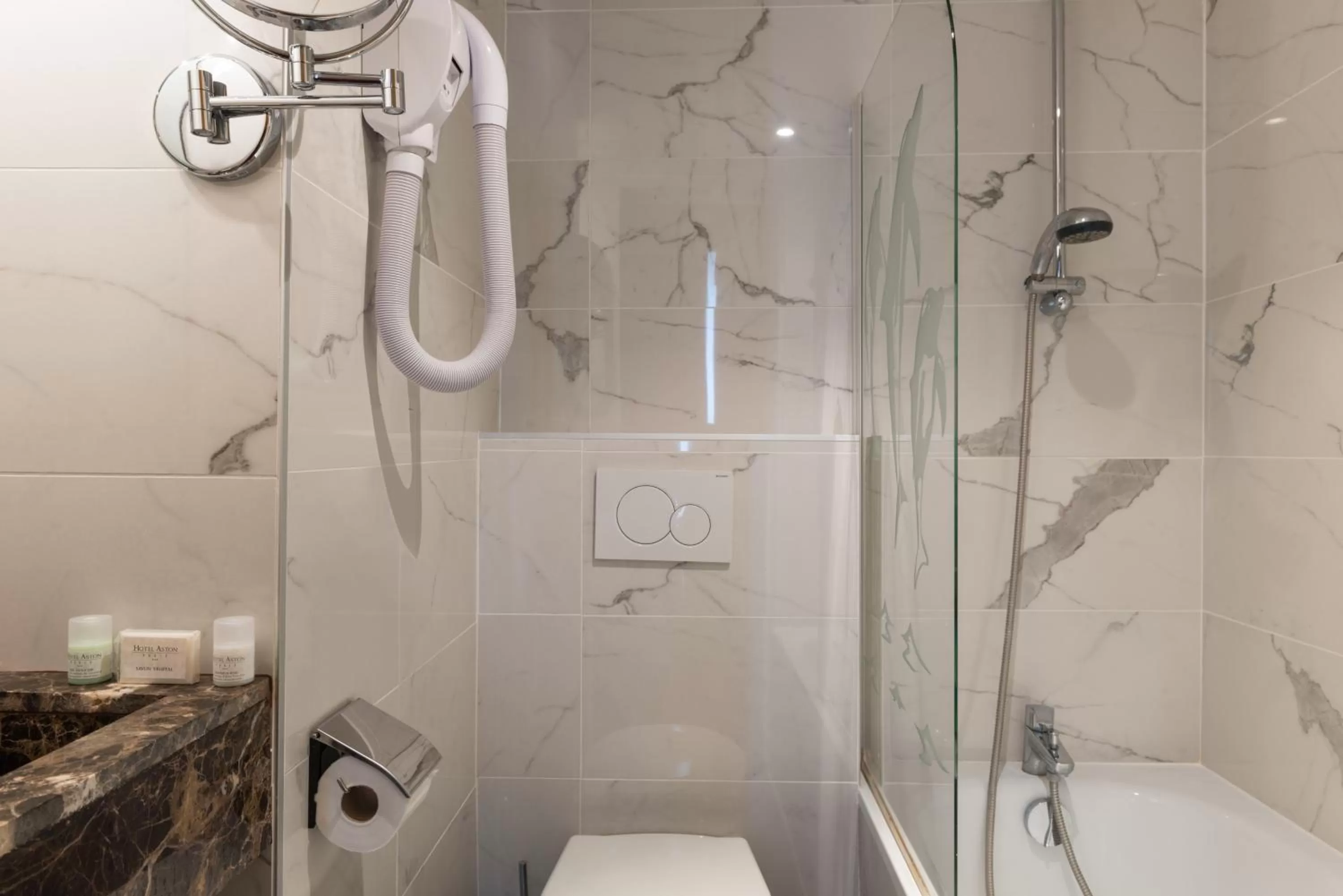 Bathroom in Hôtel Aston Paris