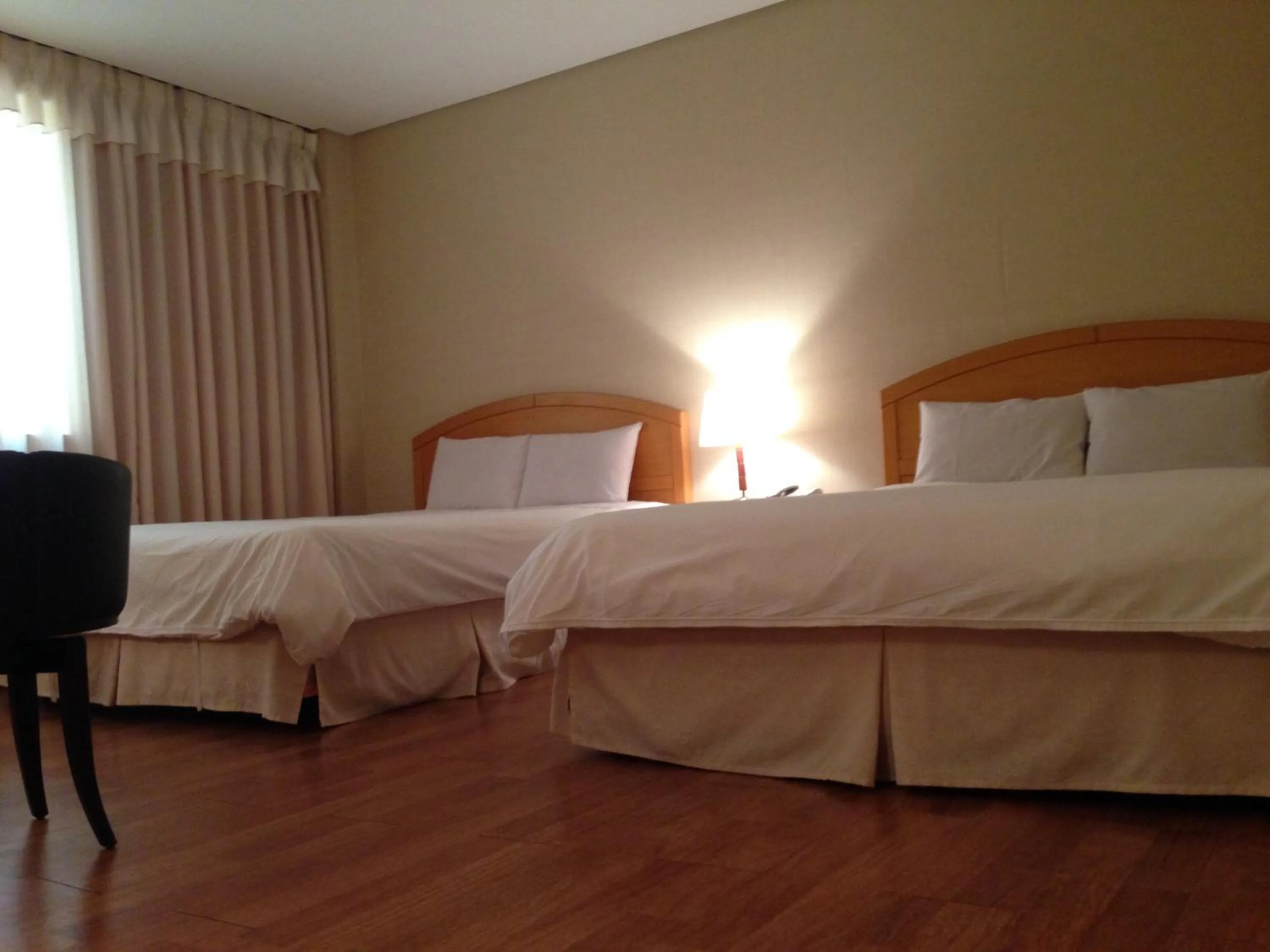 Bedroom, Bed in Daedong Hotel