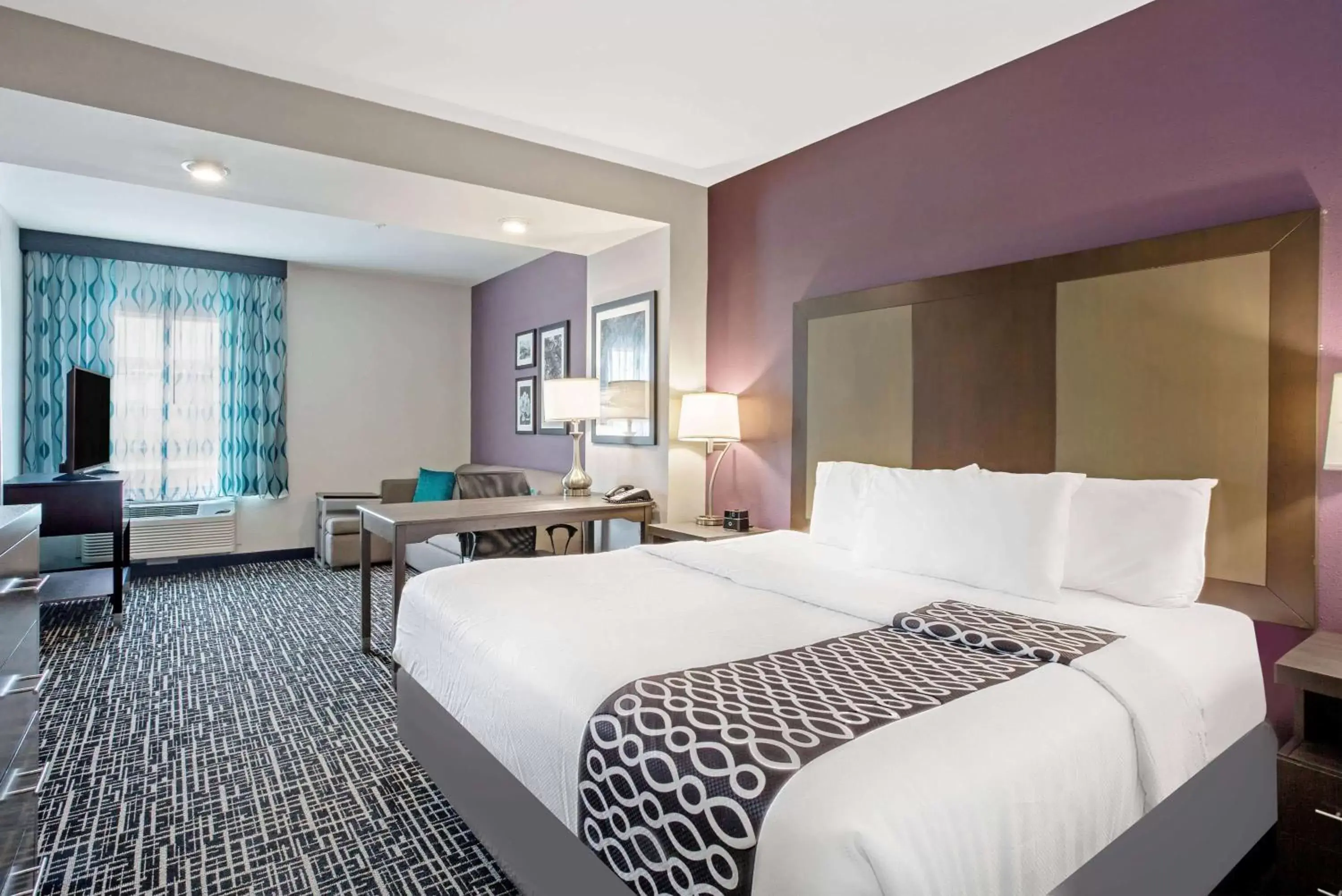 Executive King Studio Suite - Non-Smoking in La Quinta by Wyndham York Executive King Studio Suite - Non-Smoking in La Quinta by Wyndham York