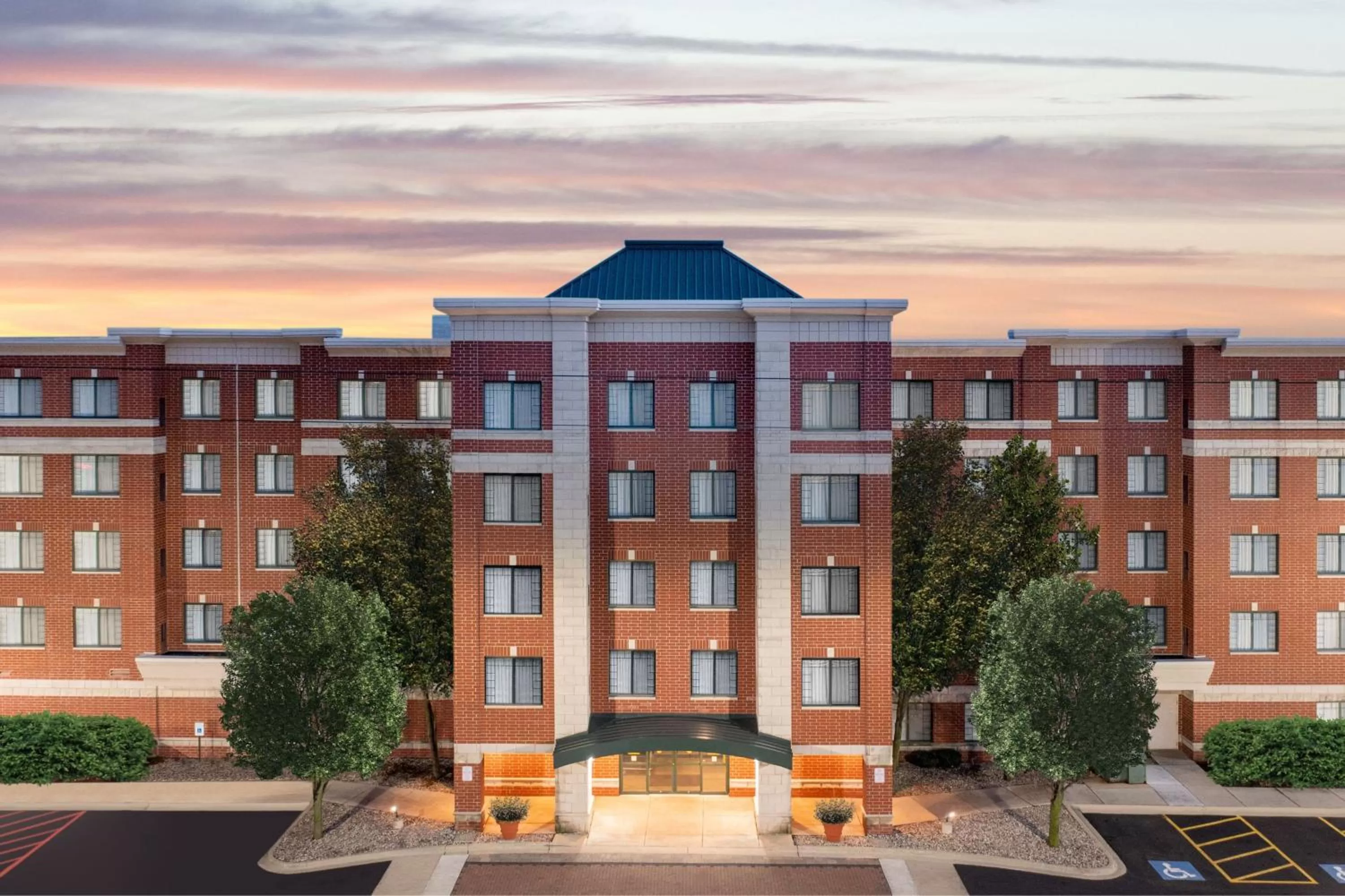Property building in Residence Inn by Marriott Chicago Oak Brook