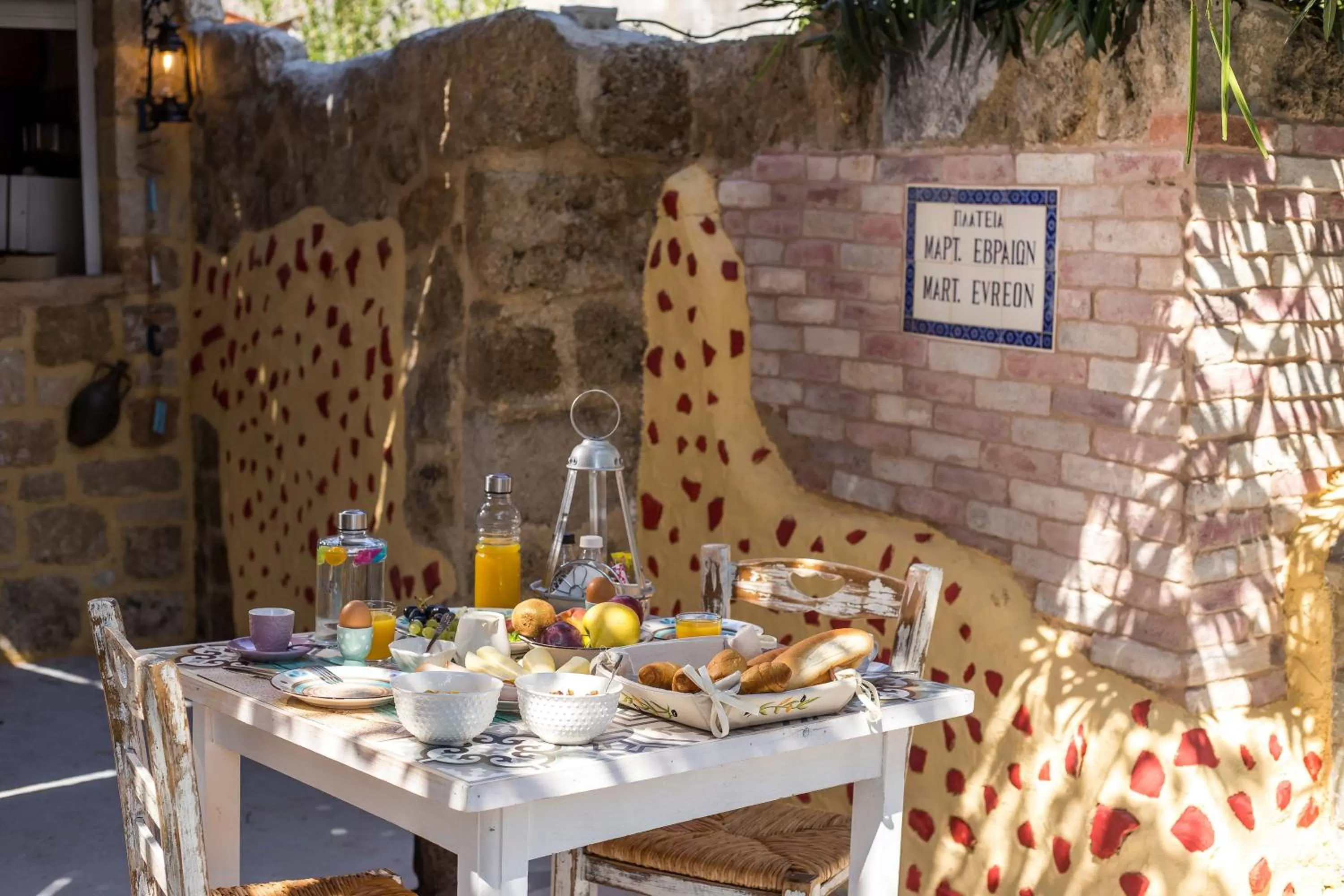 Food and drinks in Attiki Hotel