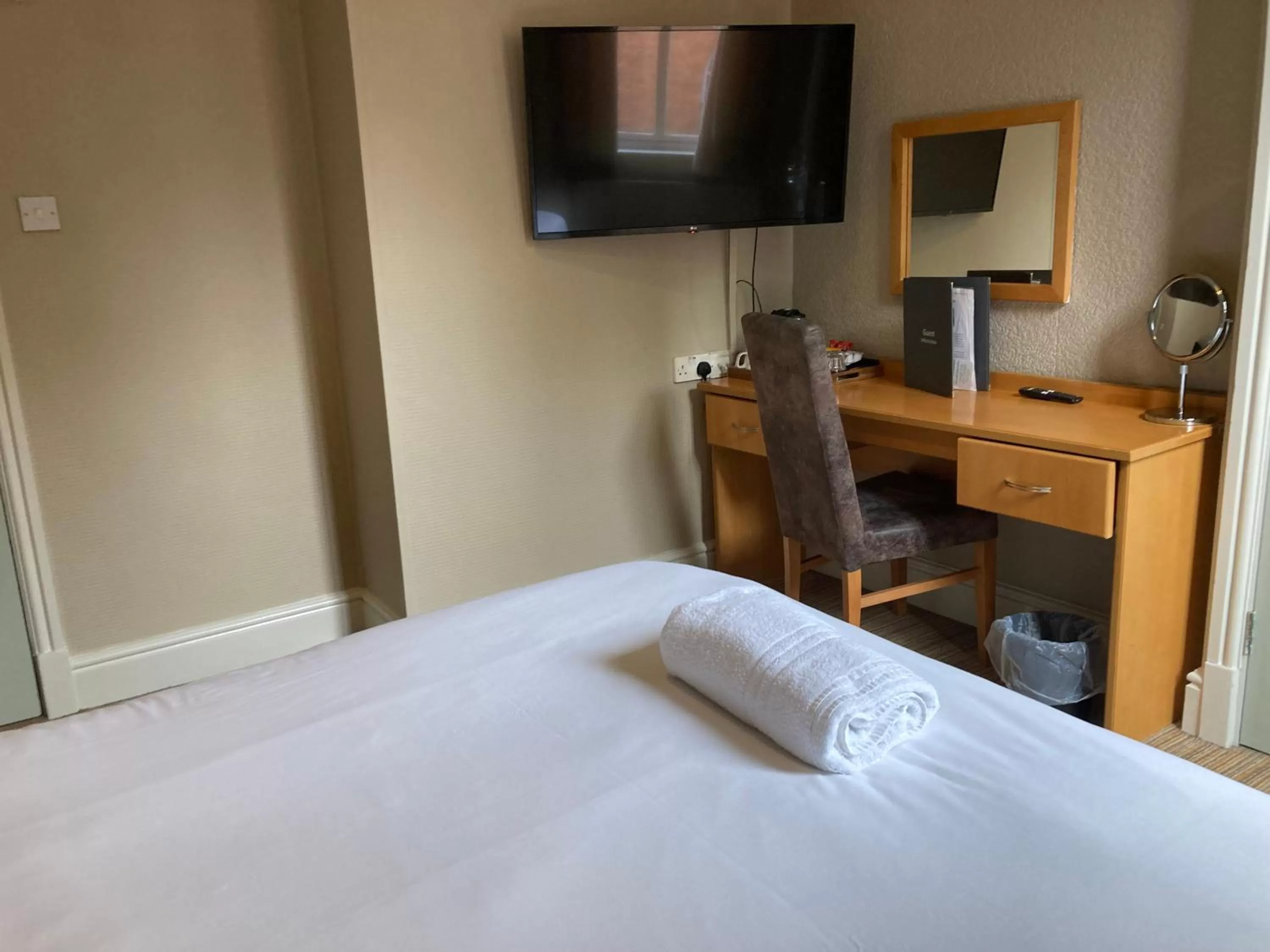 Bedroom, Bed in The Oxnoble