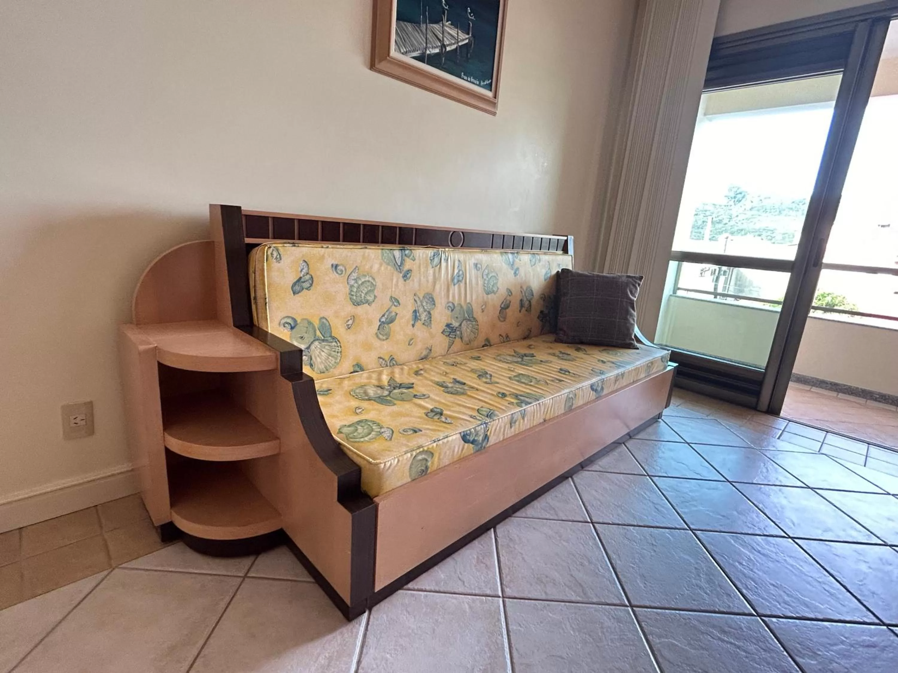 Living room, Bed in Golfinhos Apart Hotel