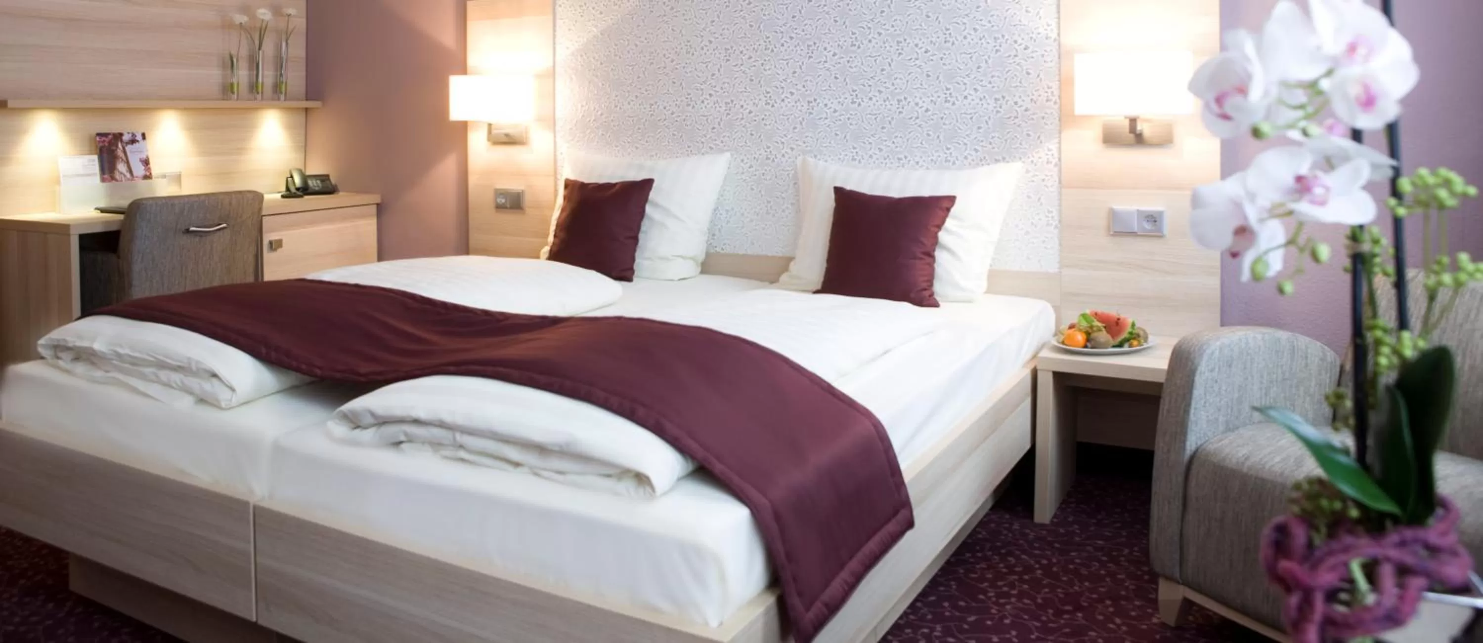 Photo of the whole room, Bed in Ringhotel Nassau-Oranien