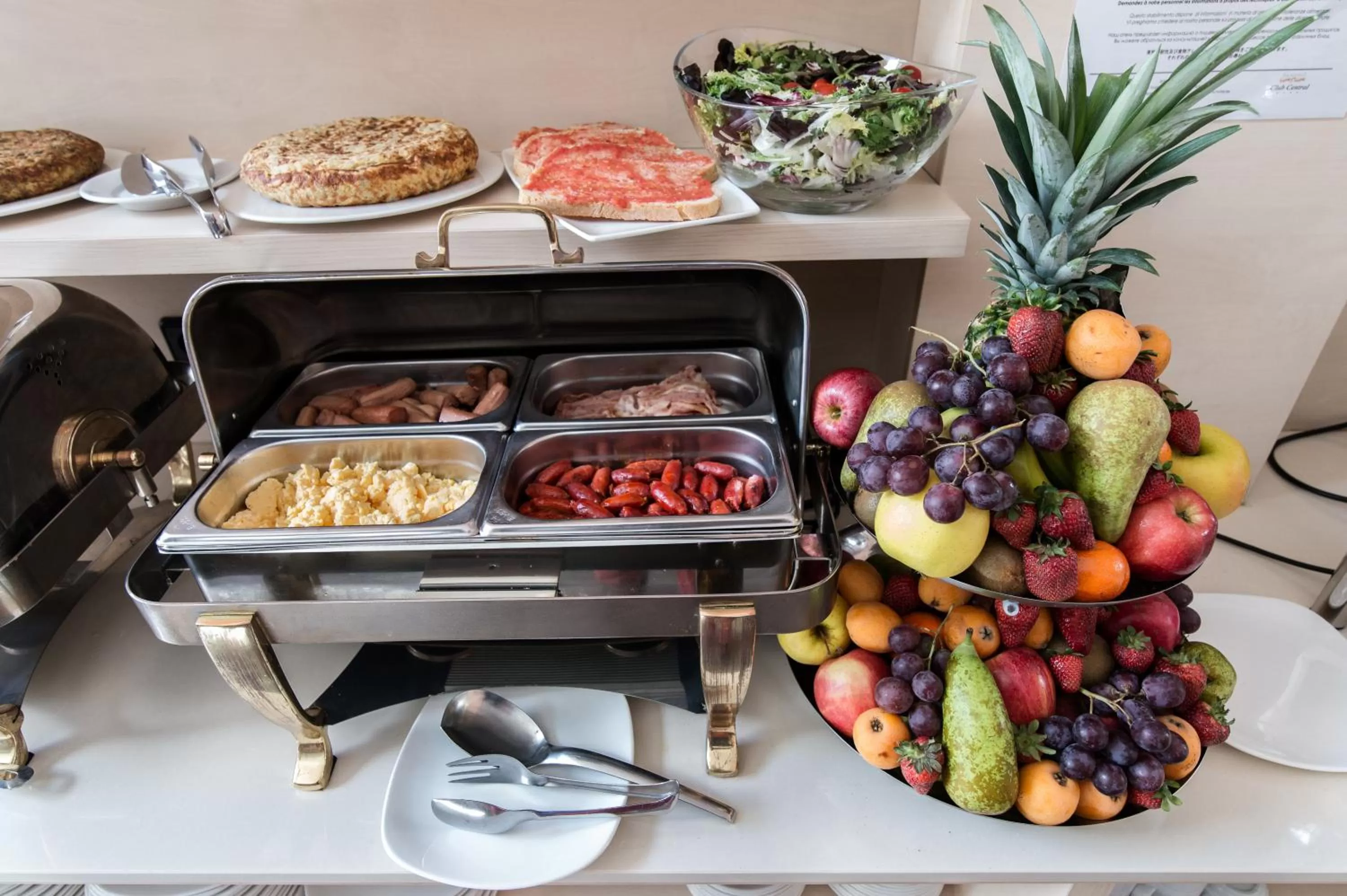 Restaurant/places to eat in Sunotel Club Central