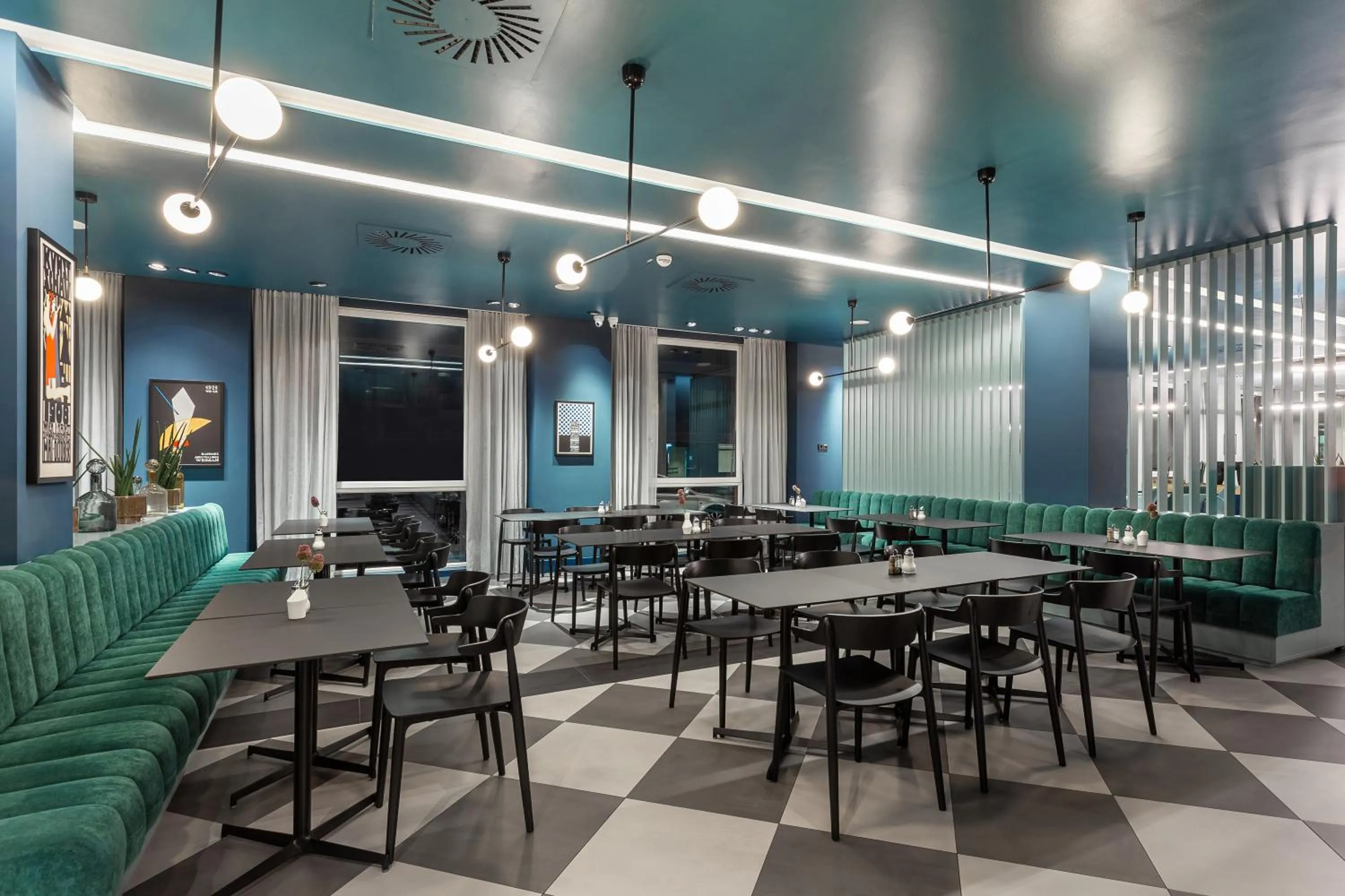 Restaurant/places to eat in acom-Hotel Vienna