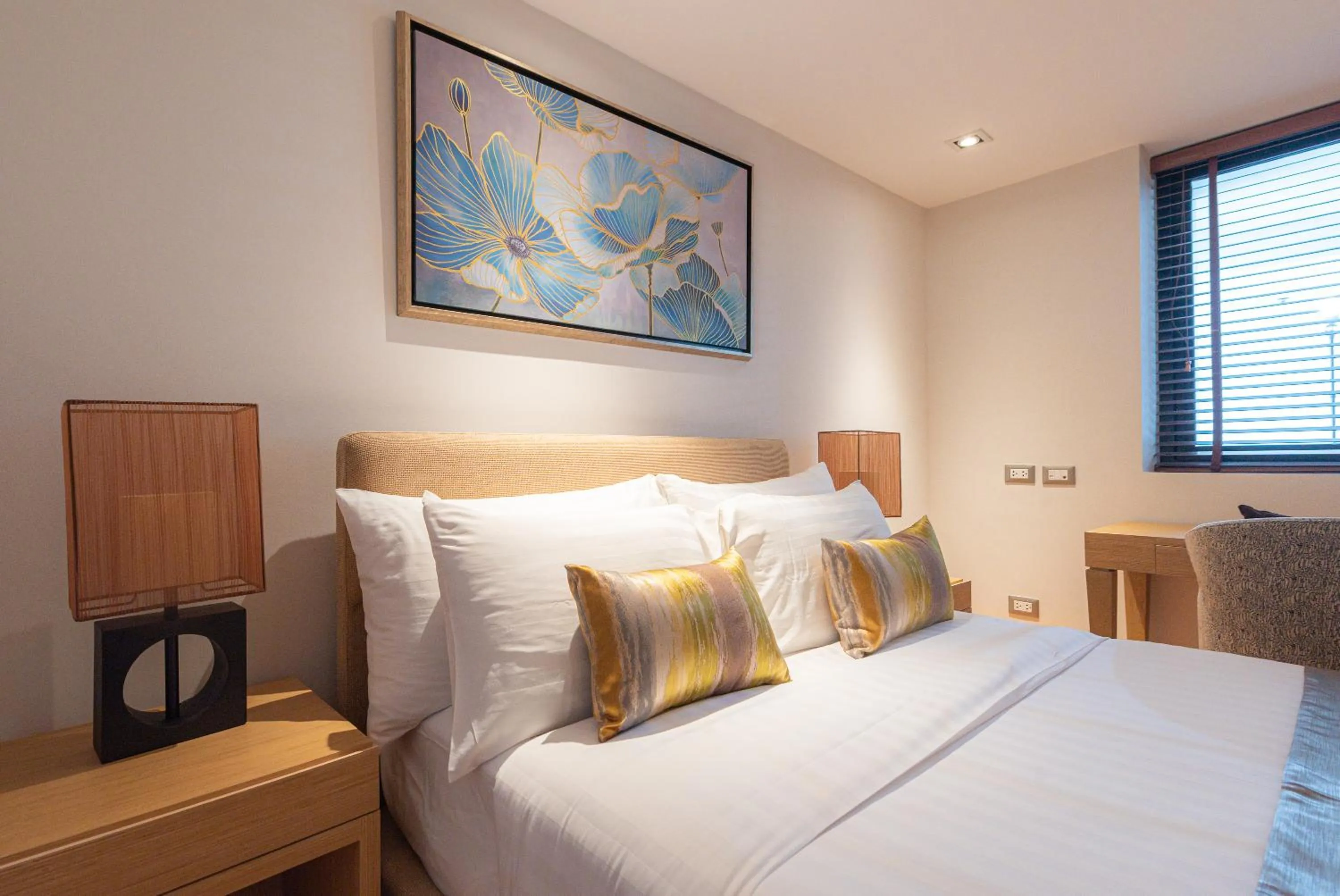 Bedroom, Bed in Summit Windmill Golf Suite Hotel at Suvarnabhumi