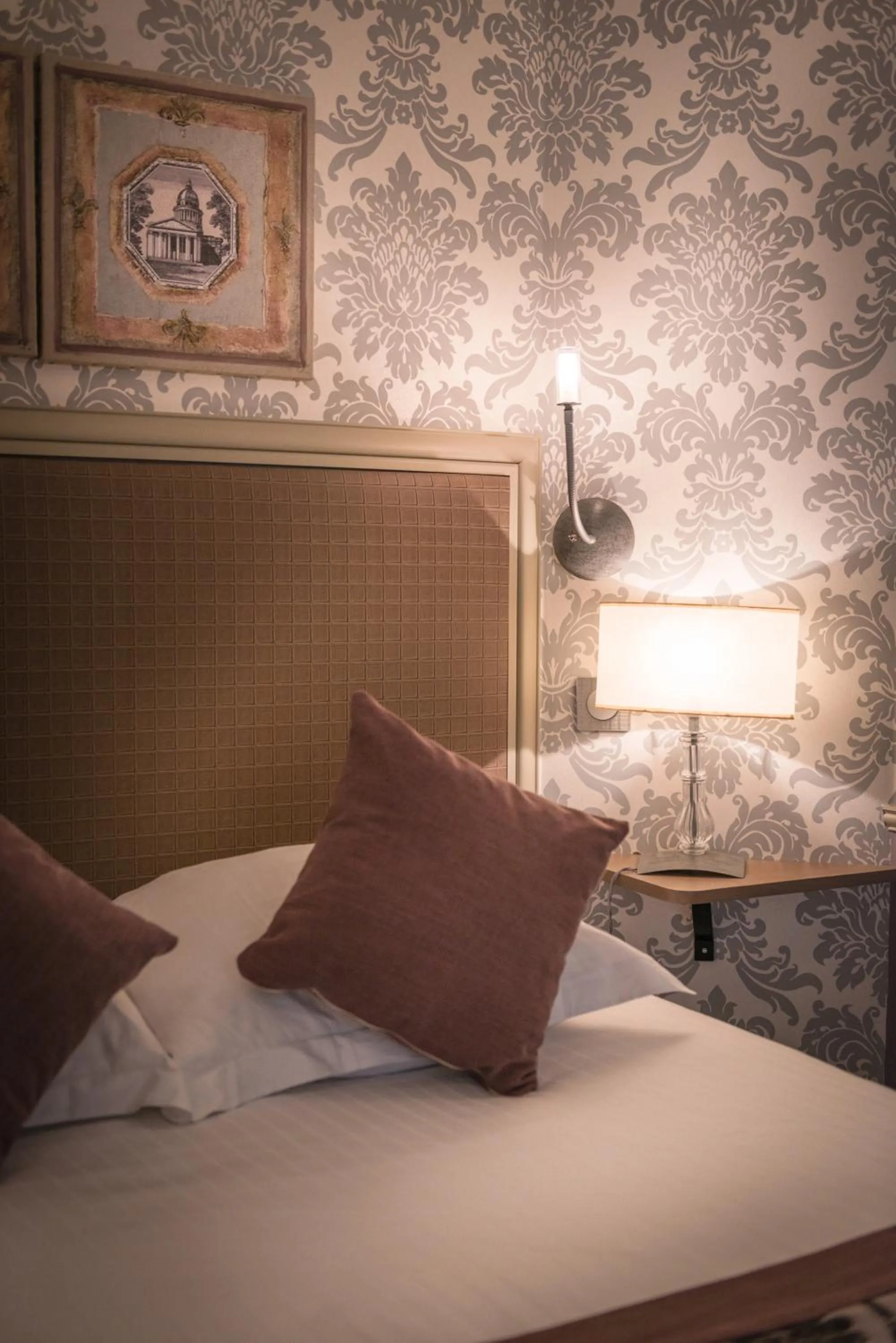 Bed in Hotel Monceau Wagram