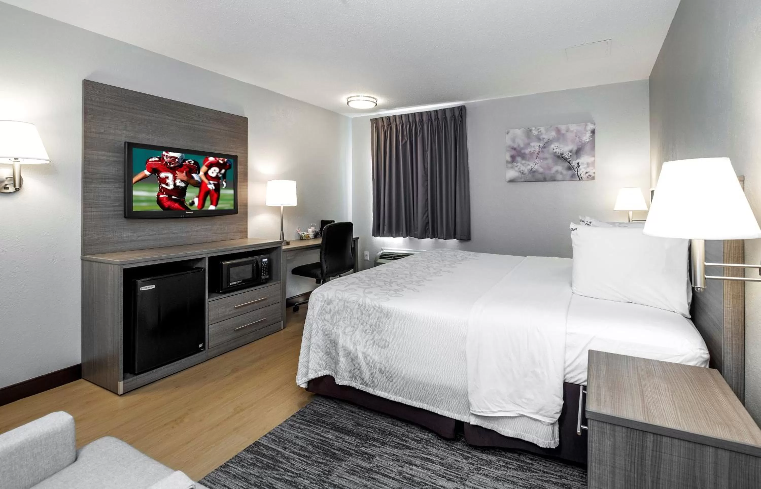 Photo of the whole room, Bed in Red Roof Inn PLUS Boston - Mansfield - Foxboro