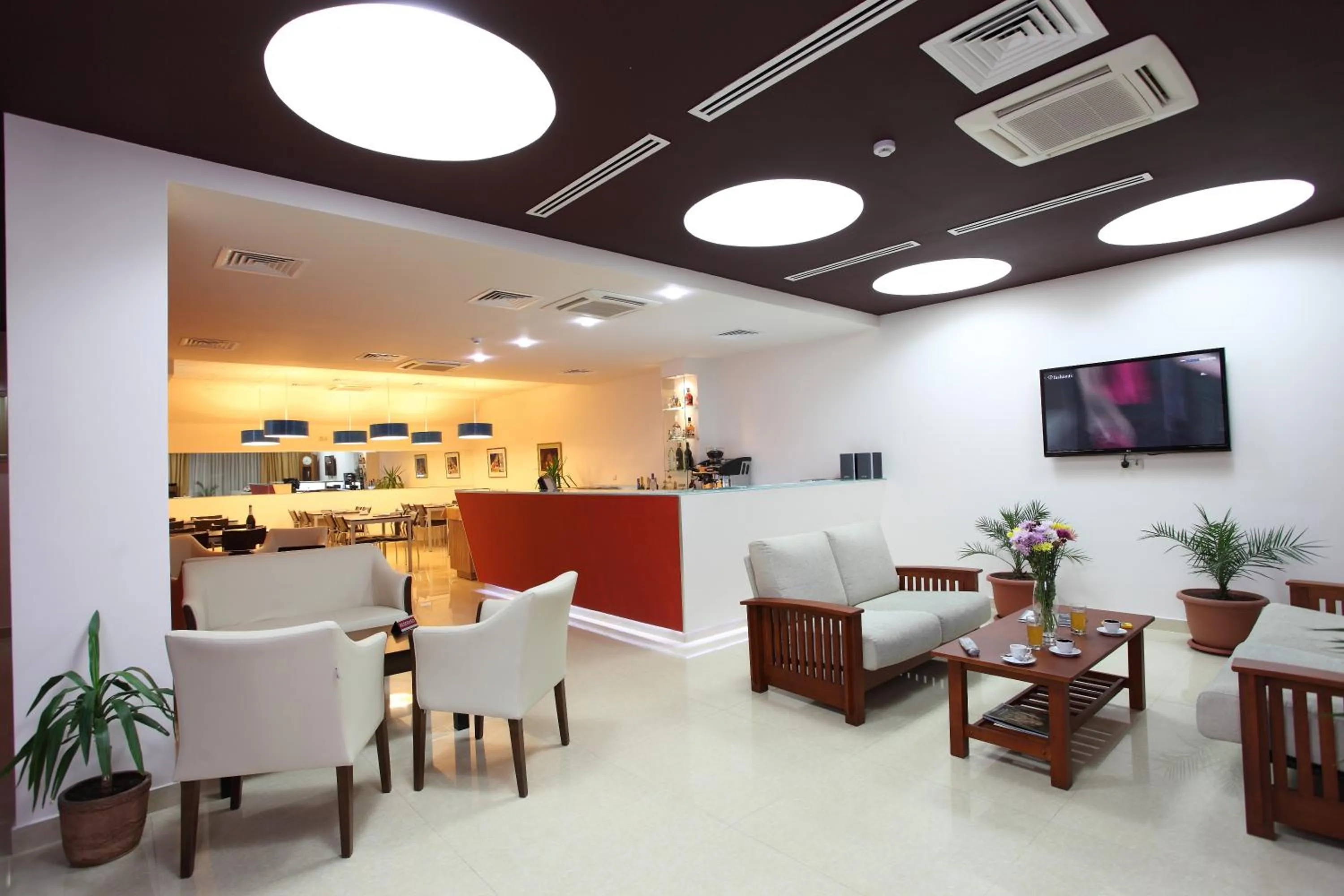 Restaurant/places to eat in Cascade Hotel