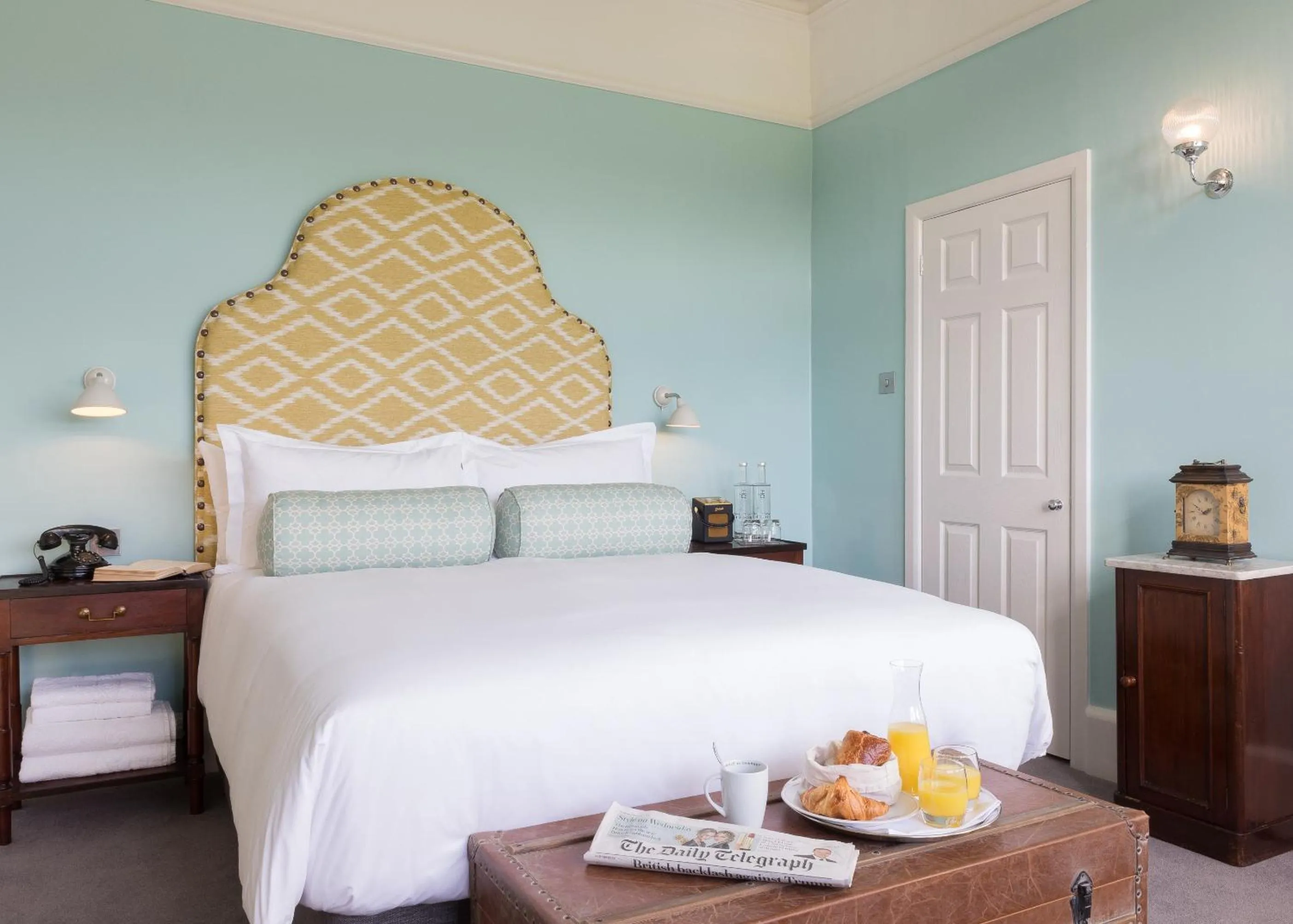 Bedroom, Bed in Burley Manor