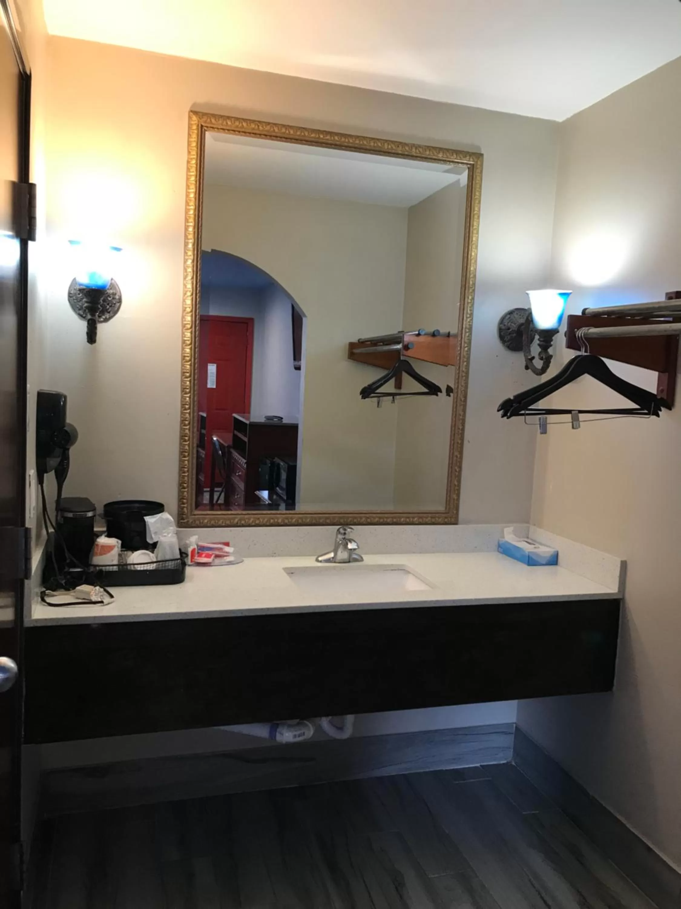 Coffee/tea facilities in Summit Inn - Houston Medical Center - NRG Park