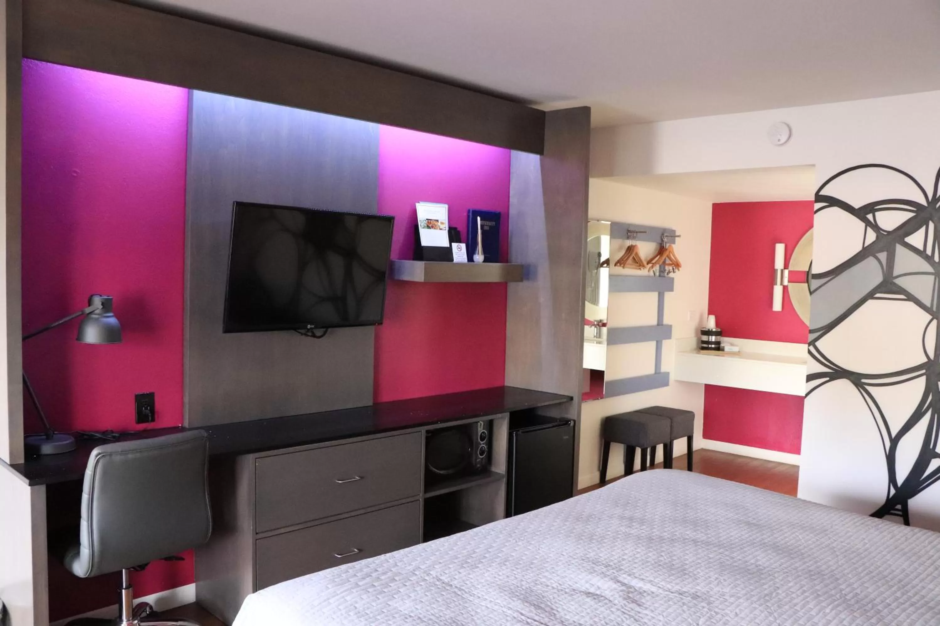 Bedroom, Bed in University Inn