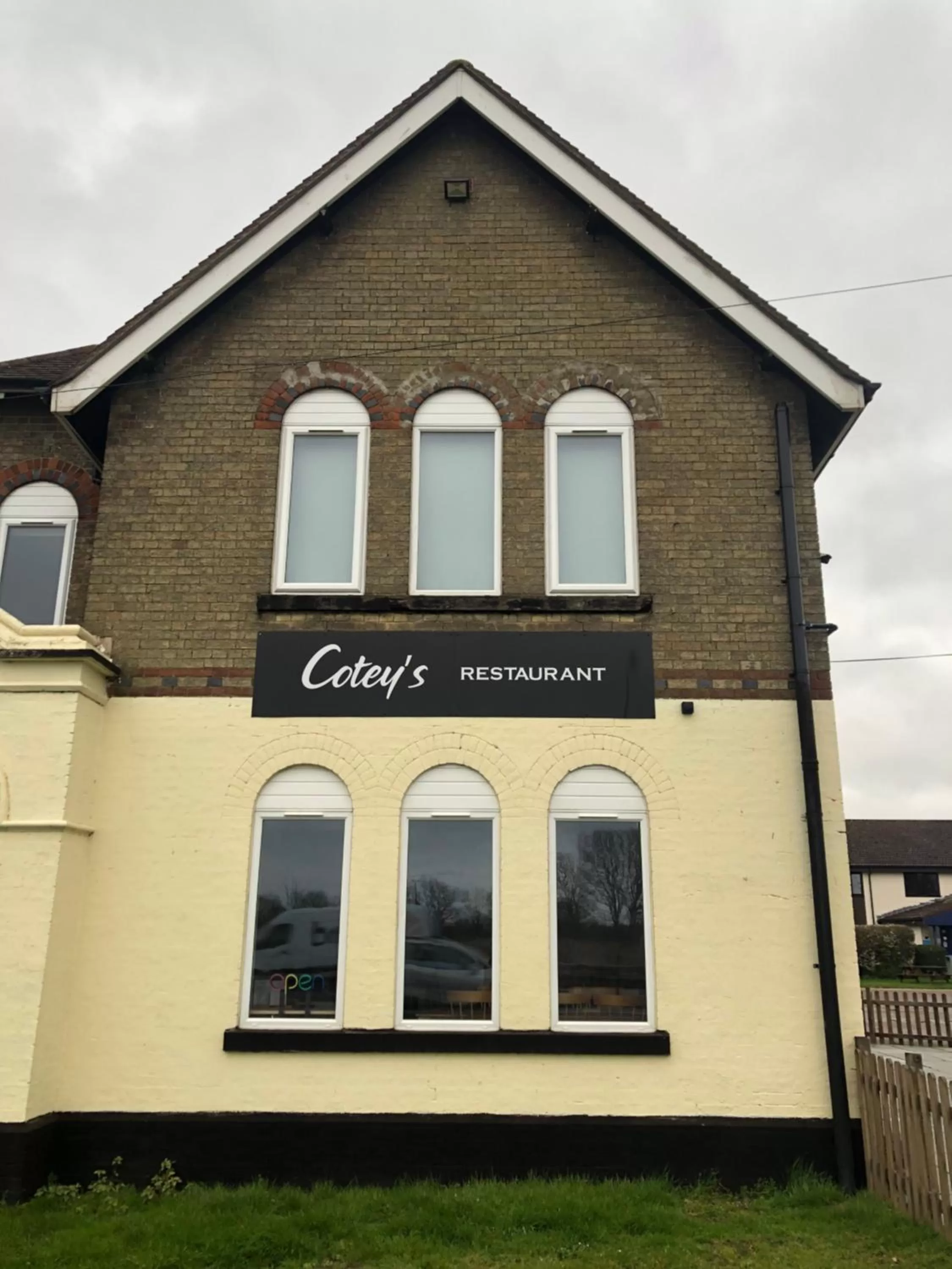 Restaurant/places to eat in Redwings Lodge Baldock