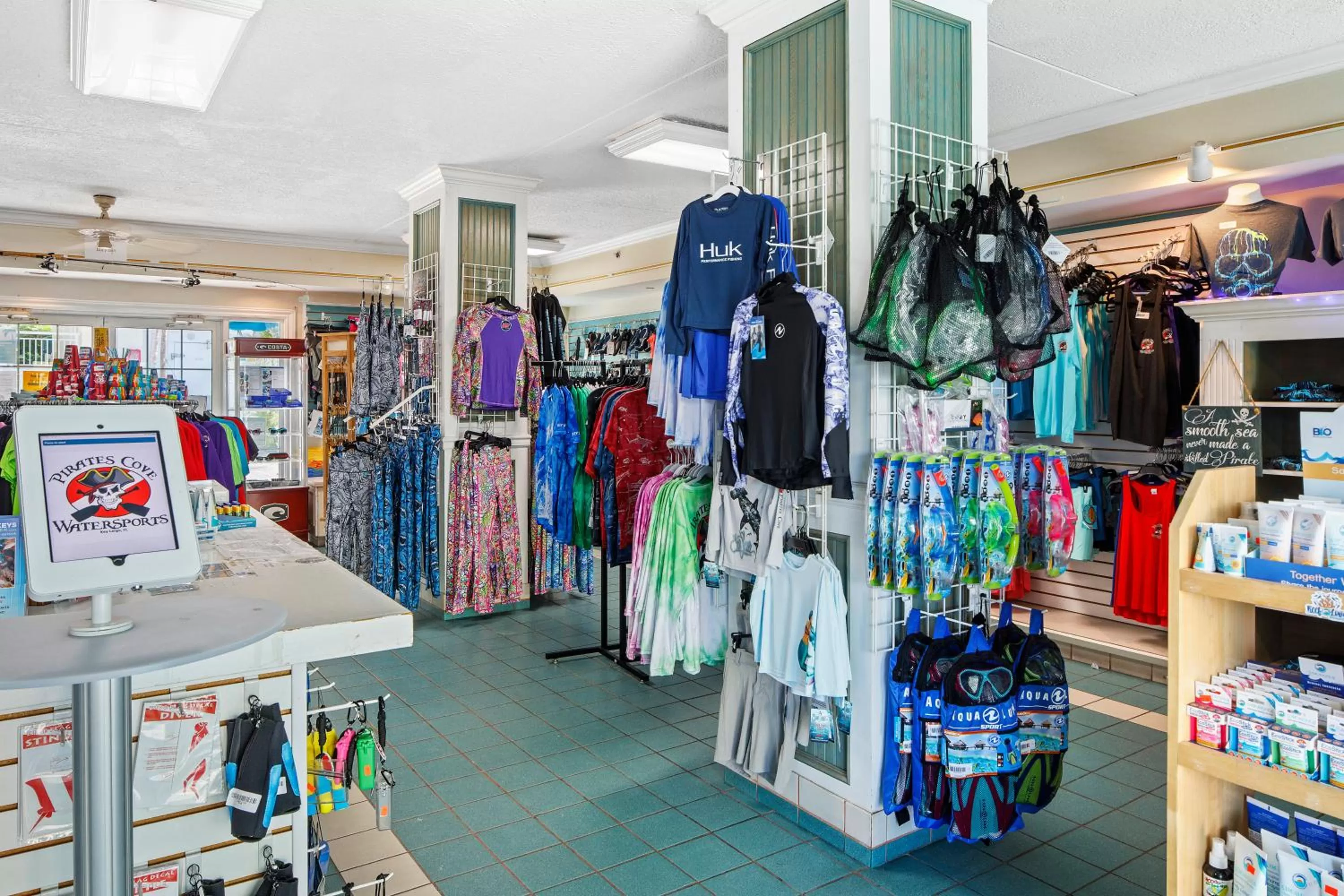 Shopping Area in Reefhouse Resort and Marina