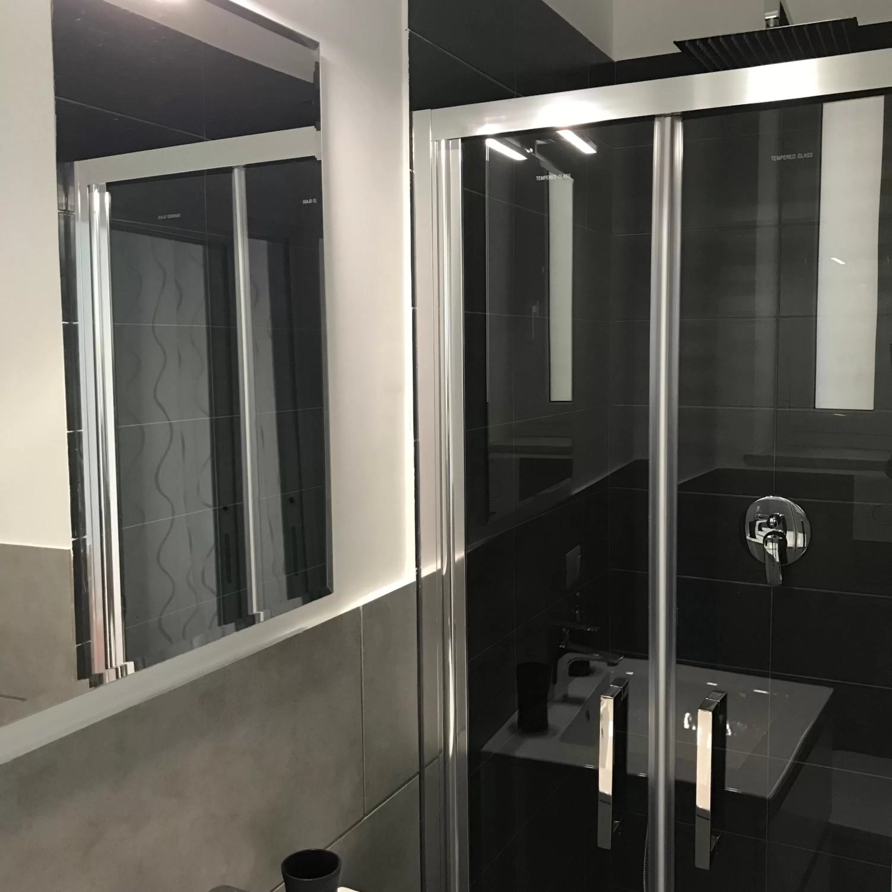 Shower in Mellos B&B