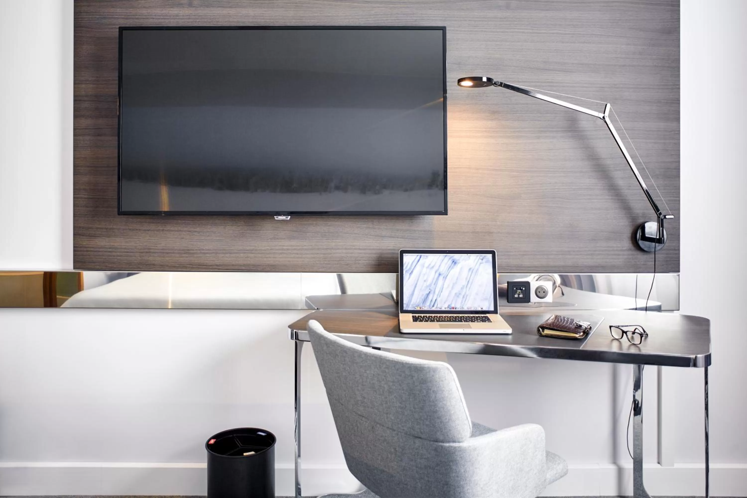 TV and multimedia in Novotel London Canary Wharf