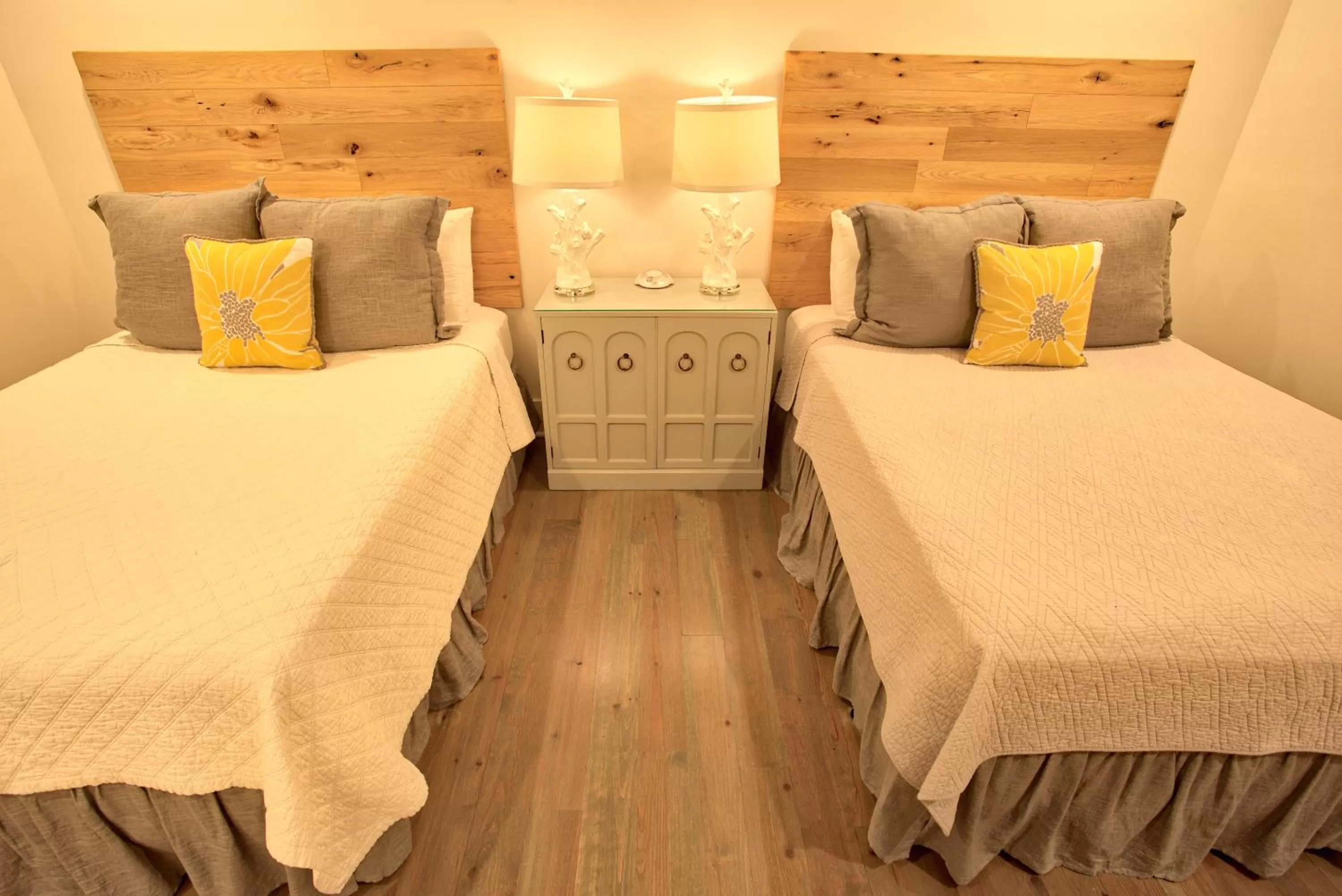 Bedroom, Bed in 493 King Two Bedroom Suites