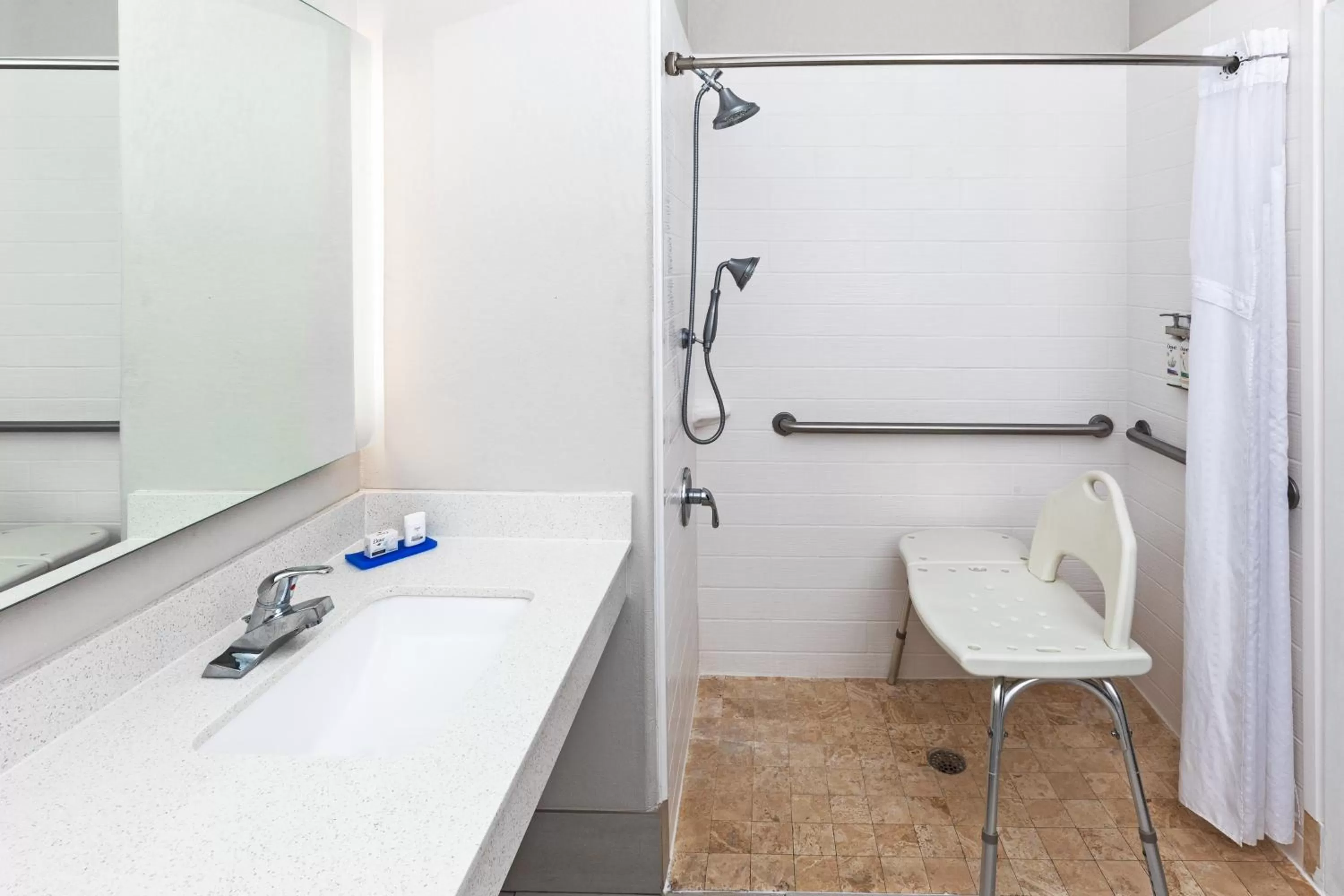 Photo of the whole room in Holiday Inn Express & Suites Lafayette South by IHG