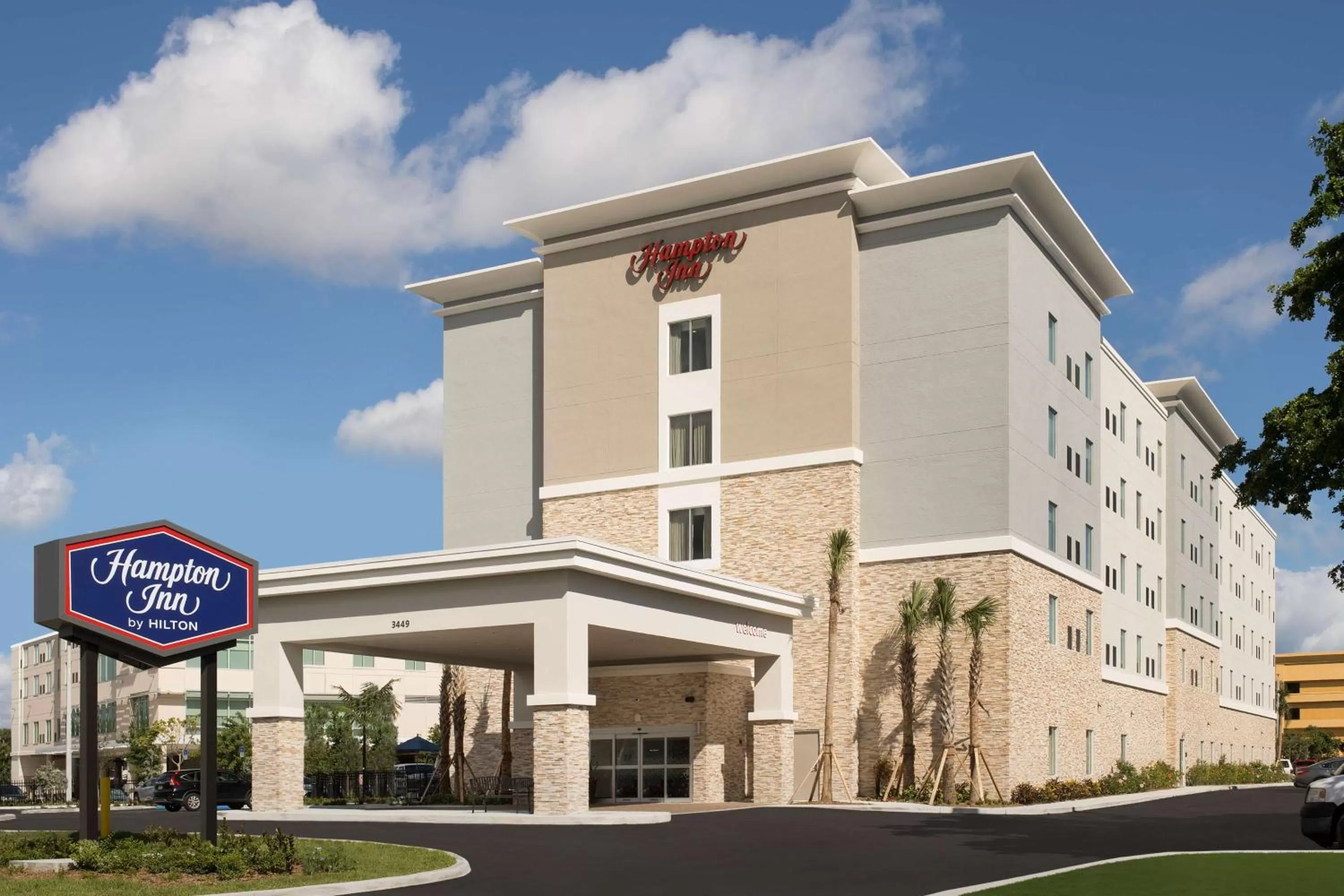 Property building in Hampton Inn Miami Airport East