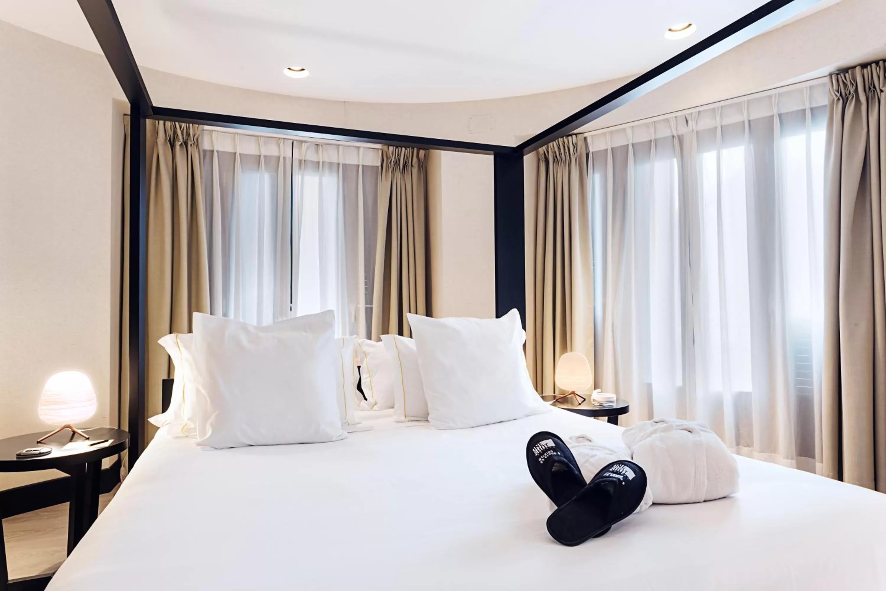 Bed in One Shot Luchana